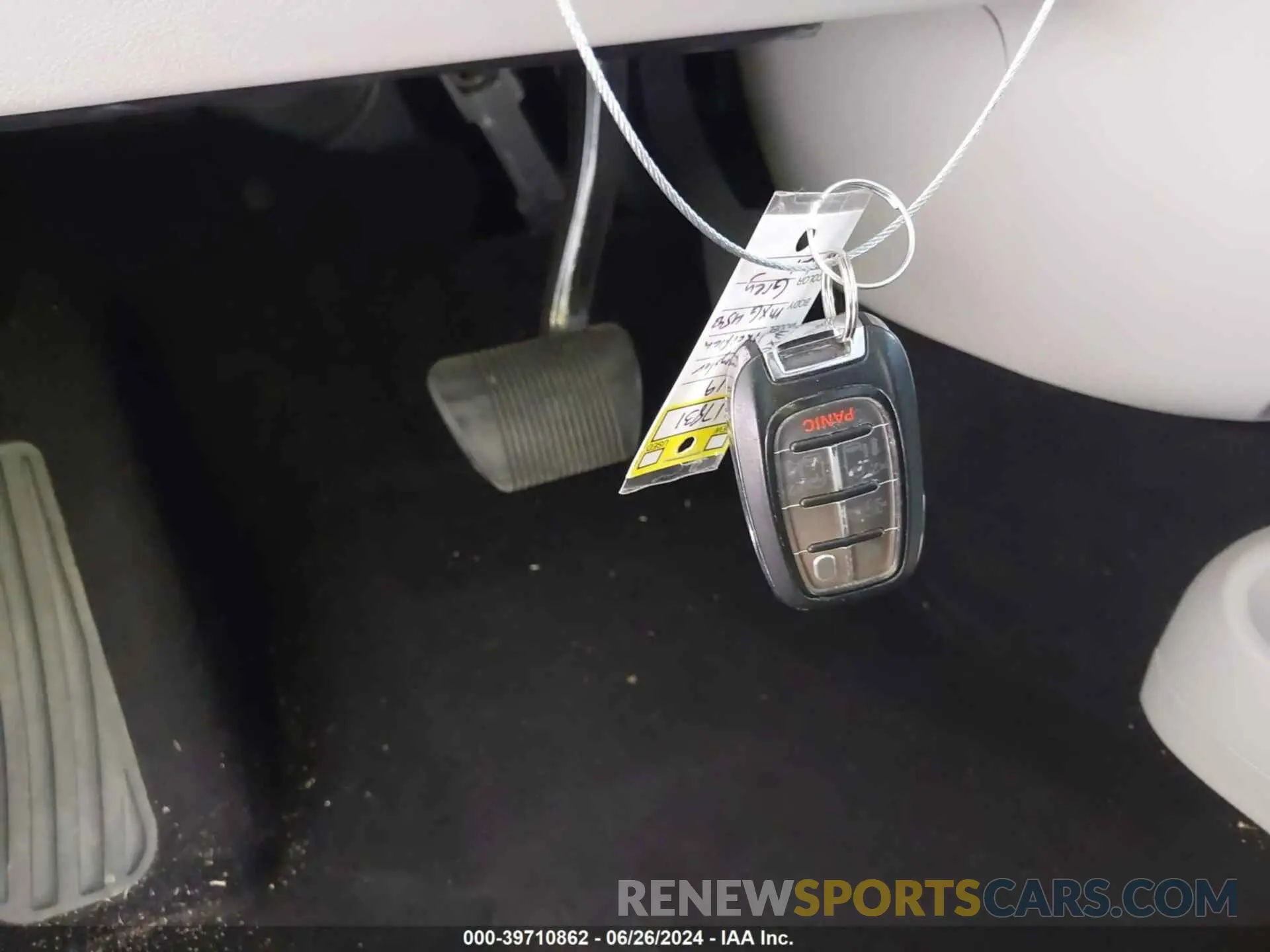 11 Photograph of a damaged car 2C4RC1FG1KR528857 CHRYSLER PACIFICA 2019