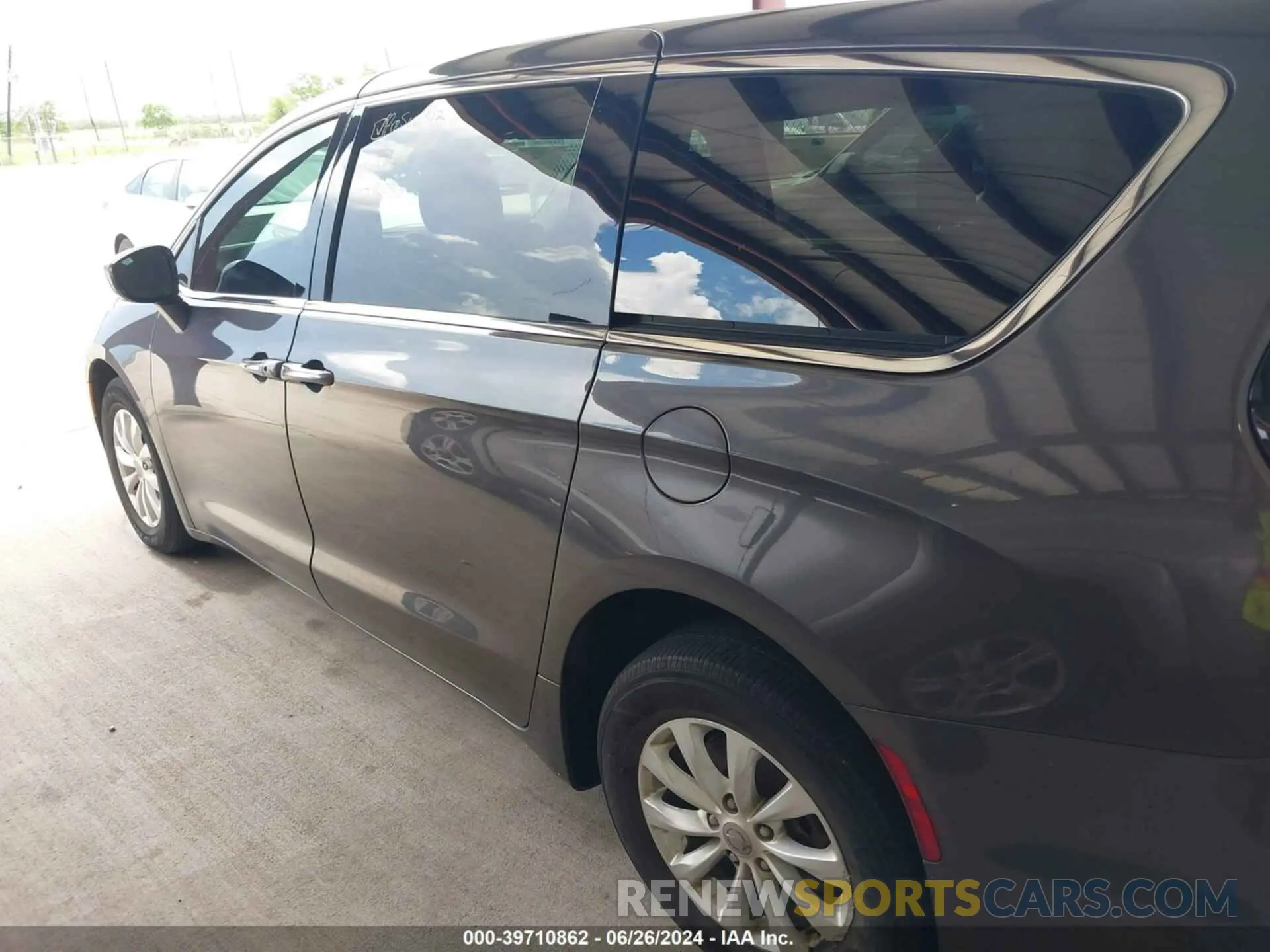 14 Photograph of a damaged car 2C4RC1FG1KR528857 CHRYSLER PACIFICA 2019