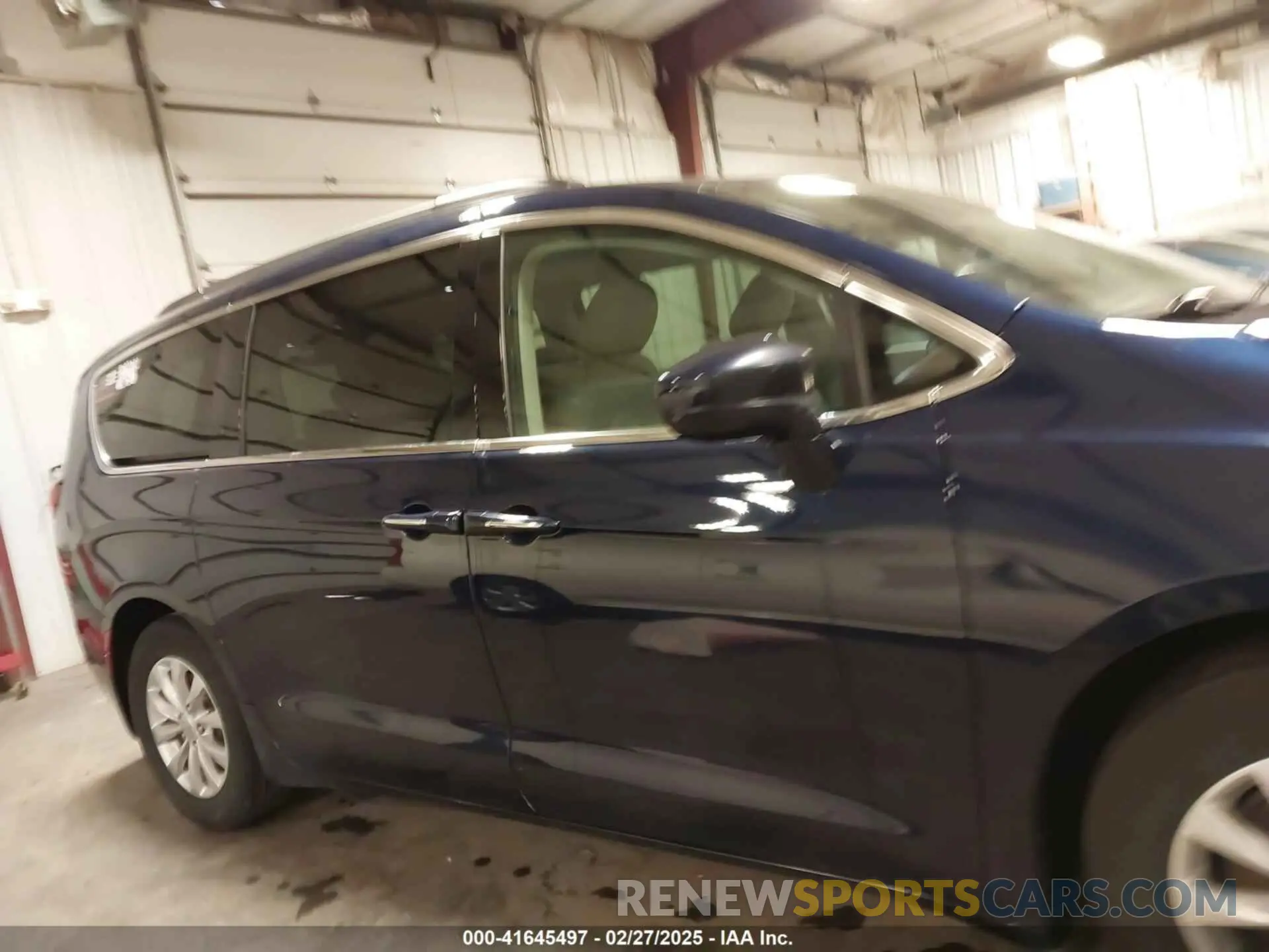 13 Photograph of a damaged car 2C4RC1FG3KR556322 CHRYSLER PACIFICA 2019