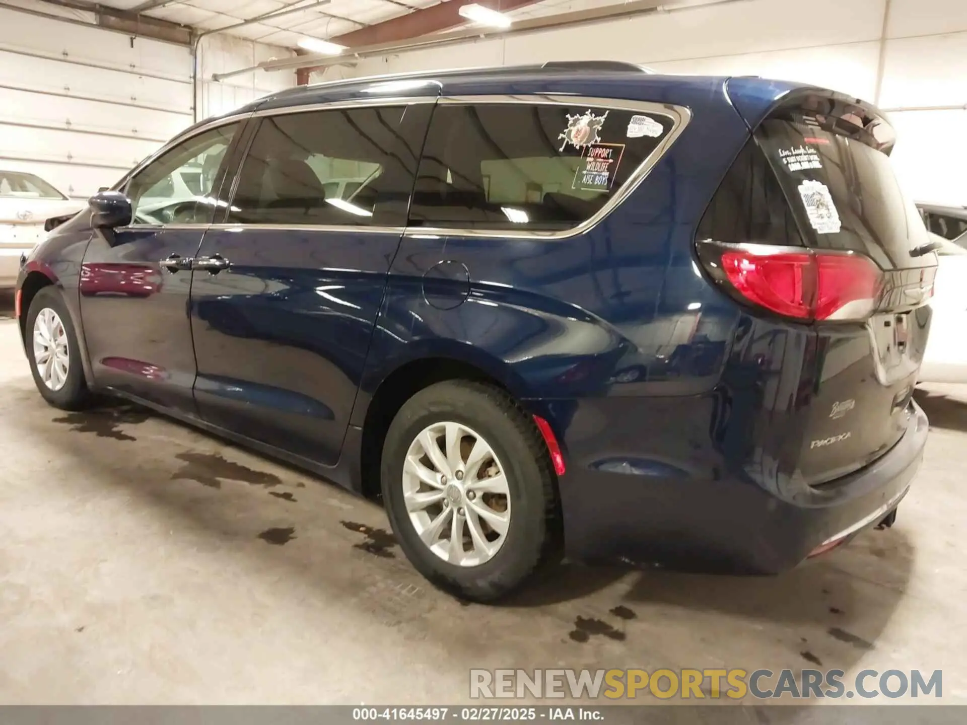 3 Photograph of a damaged car 2C4RC1FG3KR556322 CHRYSLER PACIFICA 2019