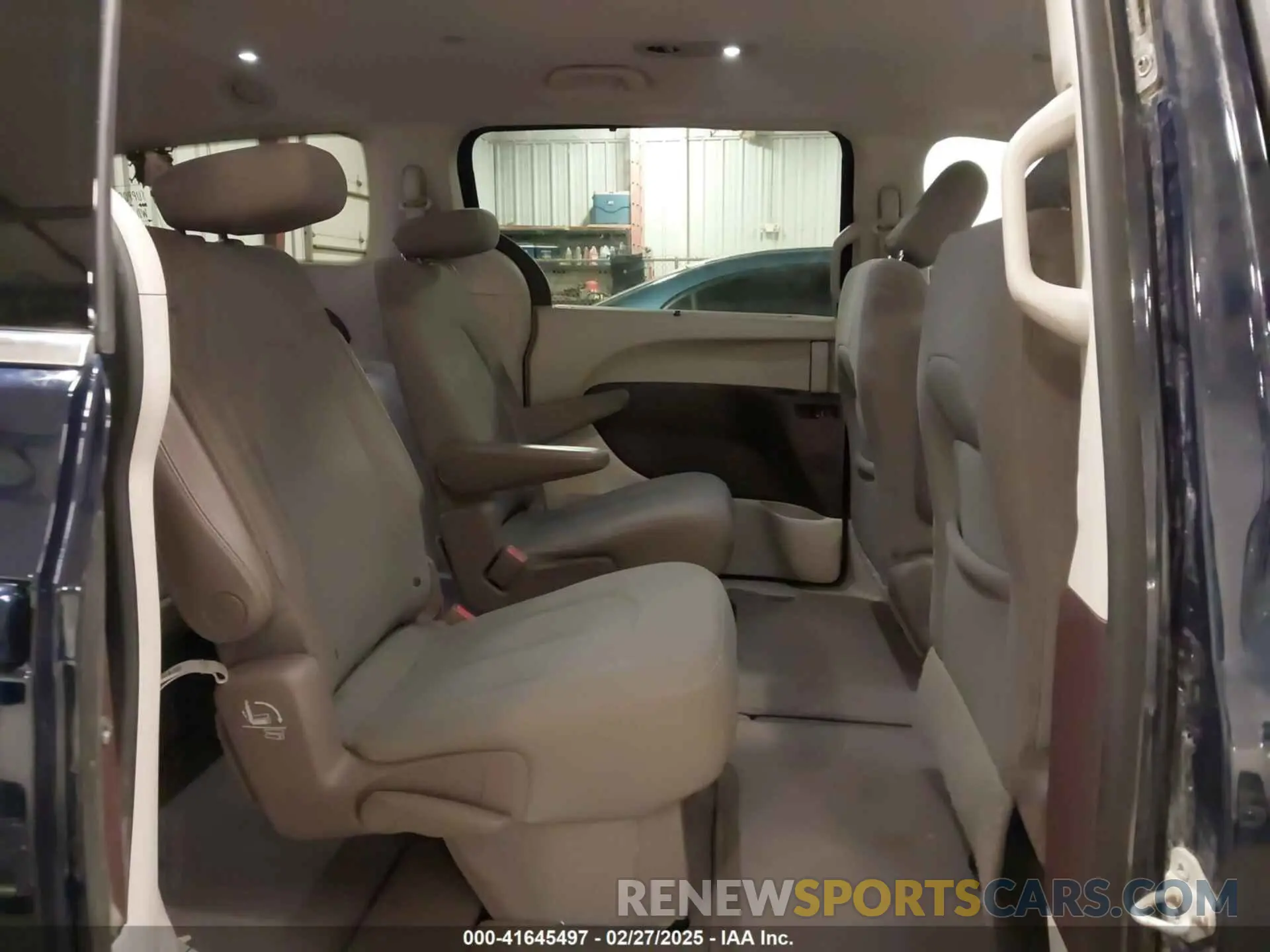 8 Photograph of a damaged car 2C4RC1FG3KR556322 CHRYSLER PACIFICA 2019