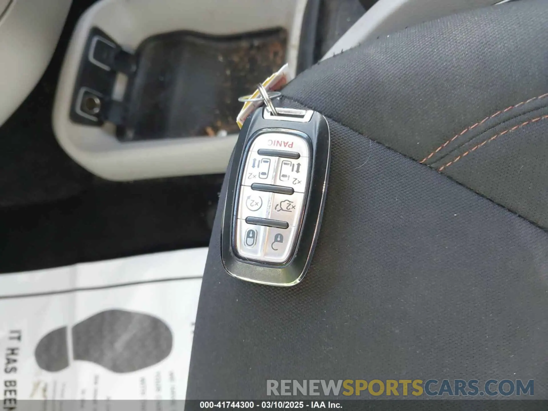 11 Photograph of a damaged car 2C4RC1FG3KR708986 CHRYSLER PACIFICA 2019