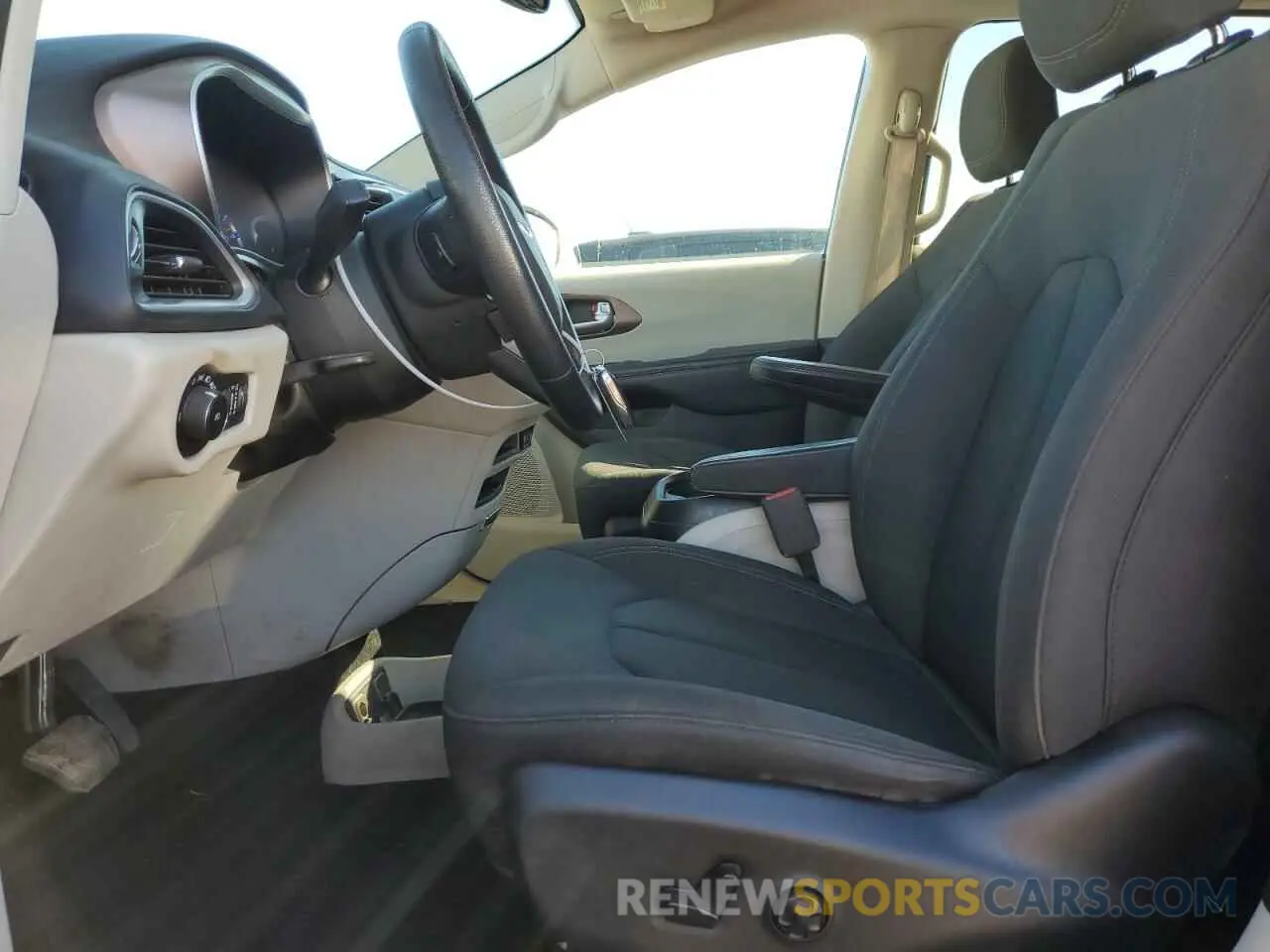 7 Фотография поврежденного автомобиля 2C4RC1FG4KR639628 CHRYSLER PACIFICA 2019