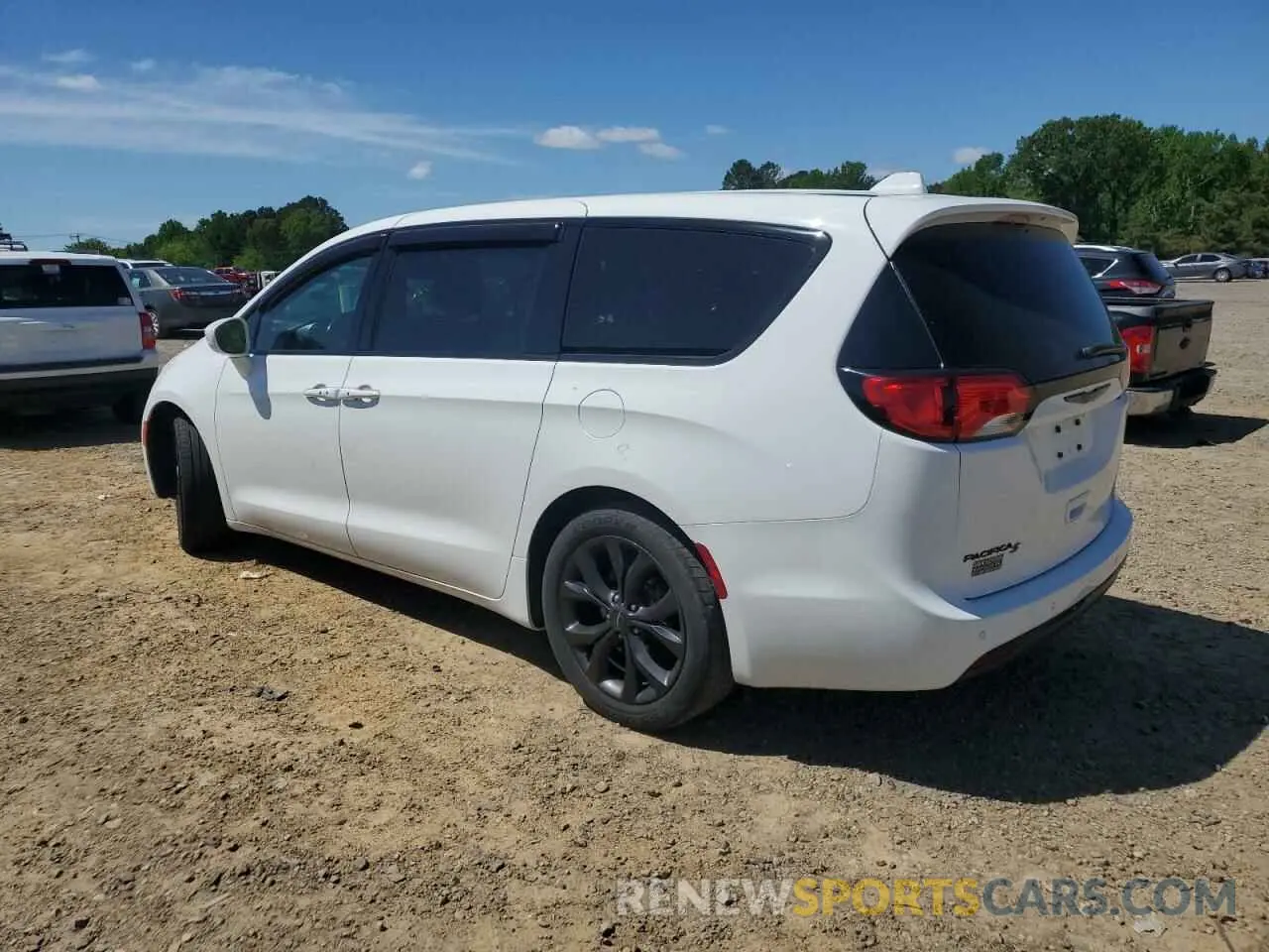 2 Photograph of a damaged car 2C4RC1FG4KR734142 CHRYSLER PACIFICA 2019