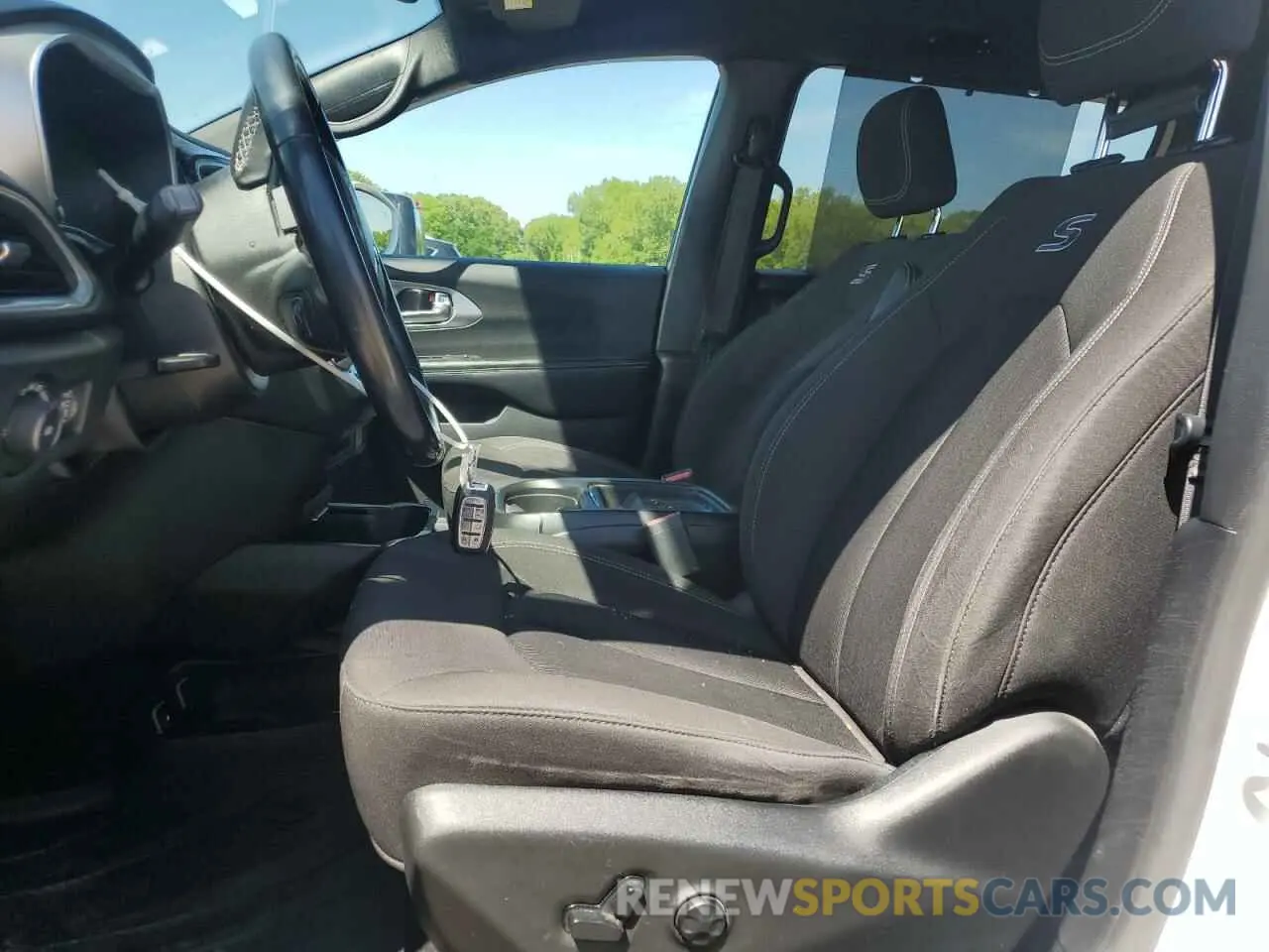 7 Photograph of a damaged car 2C4RC1FG4KR734142 CHRYSLER PACIFICA 2019