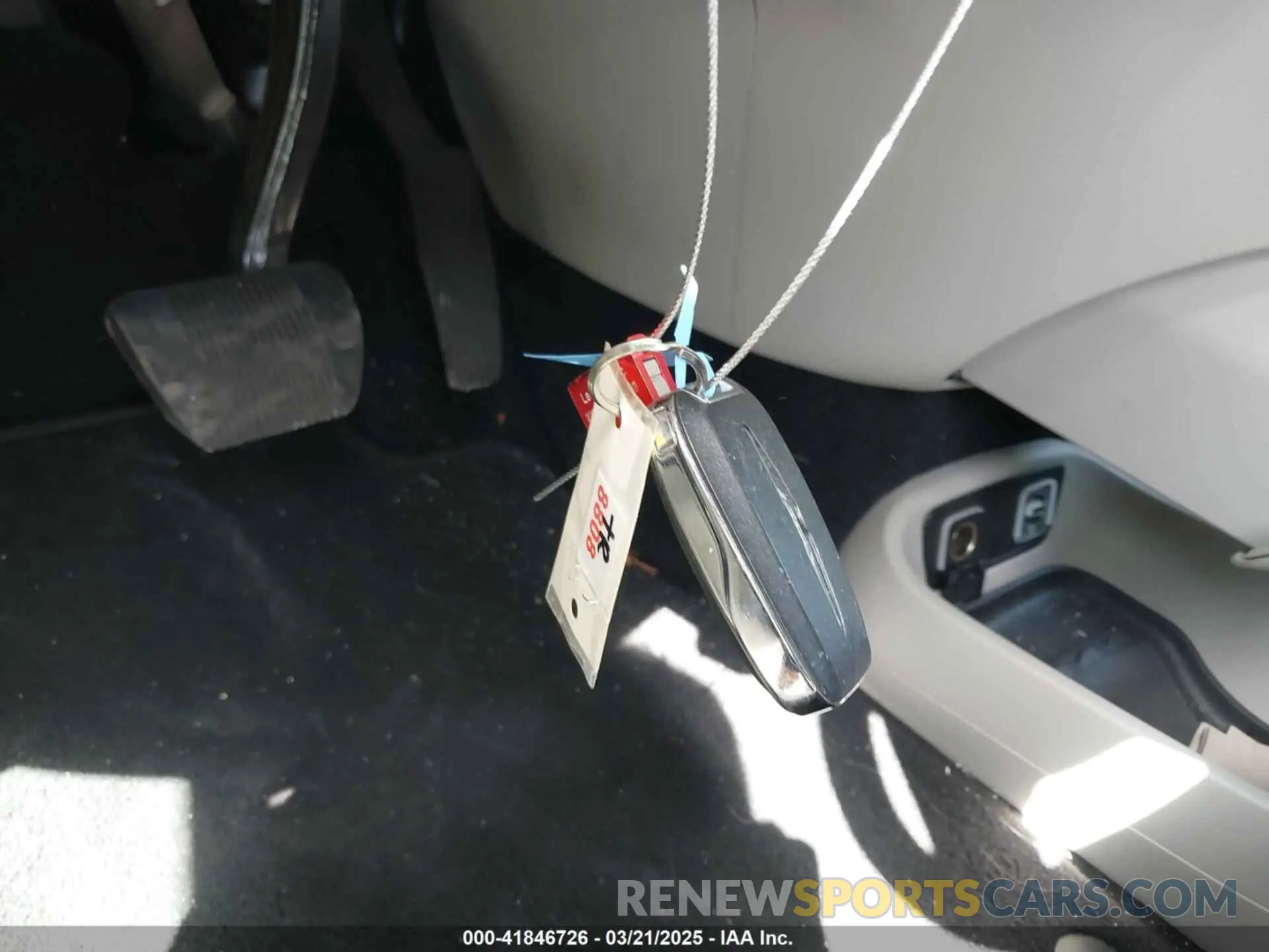11 Photograph of a damaged car 2C4RC1FG5KR541627 CHRYSLER PACIFICA 2019