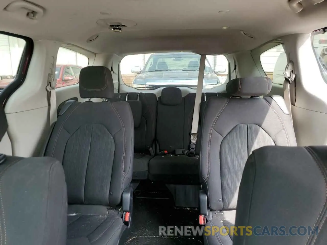 10 Photograph of a damaged car 2C4RC1FG5KR605035 CHRYSLER PACIFICA 2019