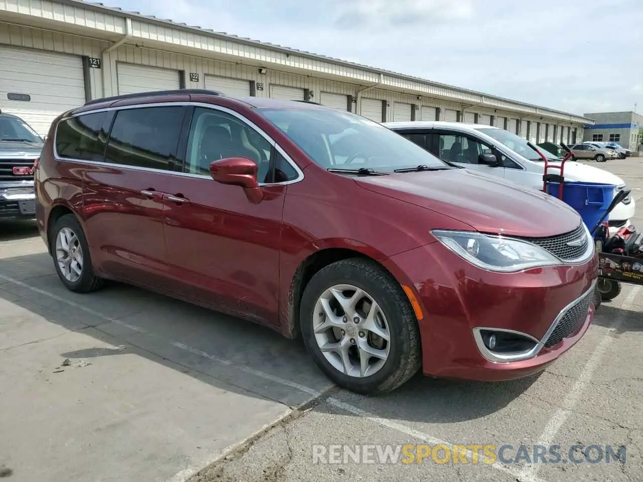 4 Photograph of a damaged car 2C4RC1FG5KR605035 CHRYSLER PACIFICA 2019