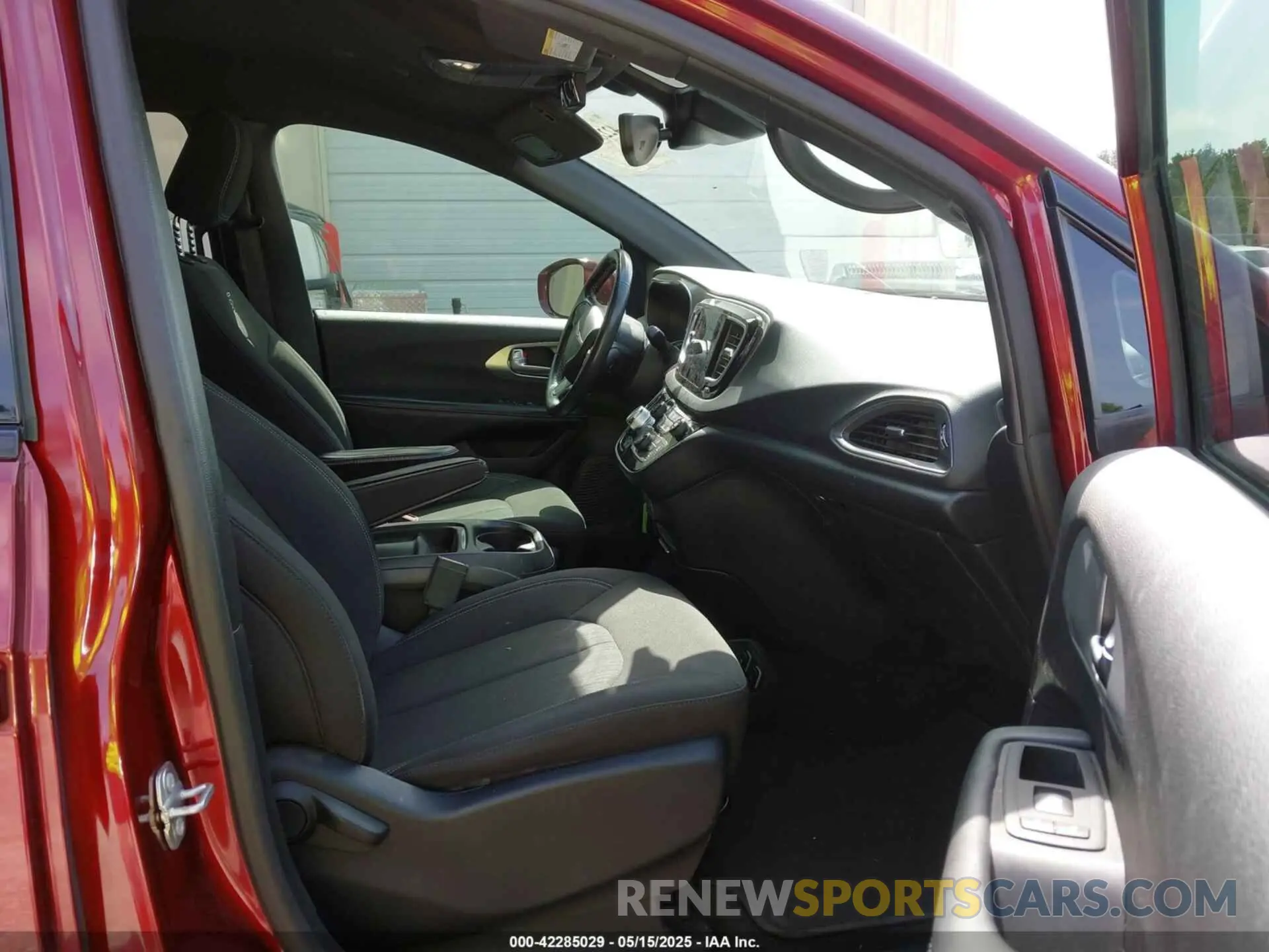 5 Фотография поврежденного автомобиля 2C4RC1FG6KR532127 CHRYSLER PACIFICA 2019