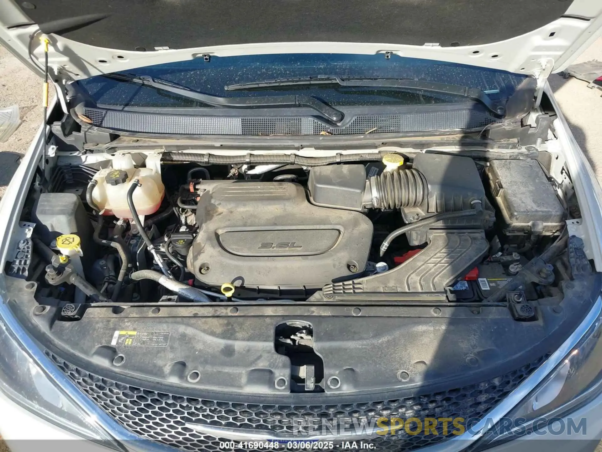 10 Фотография поврежденного автомобиля 2C4RC1FG6KR669150 CHRYSLER PACIFICA 2019