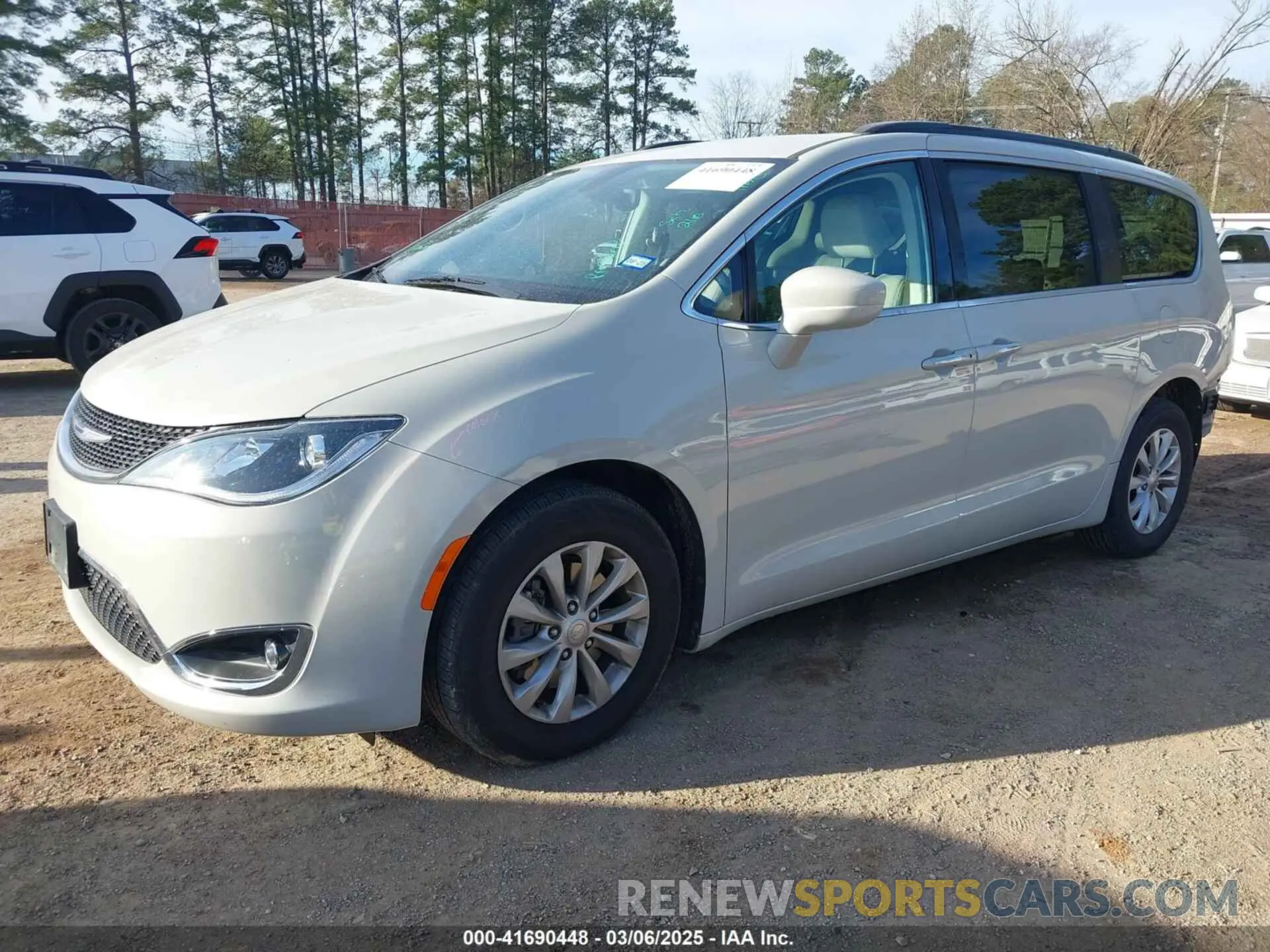 2 Фотография поврежденного автомобиля 2C4RC1FG6KR669150 CHRYSLER PACIFICA 2019