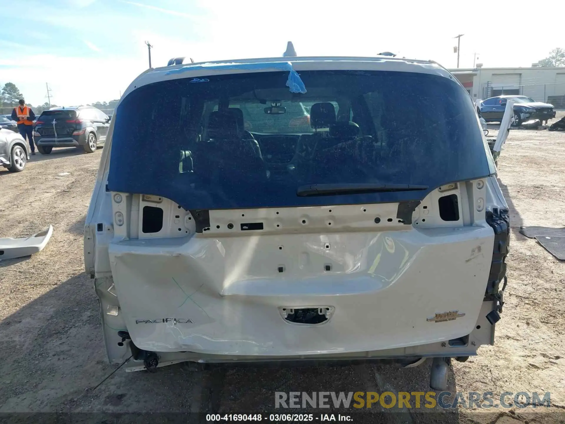 6 Фотография поврежденного автомобиля 2C4RC1FG6KR669150 CHRYSLER PACIFICA 2019