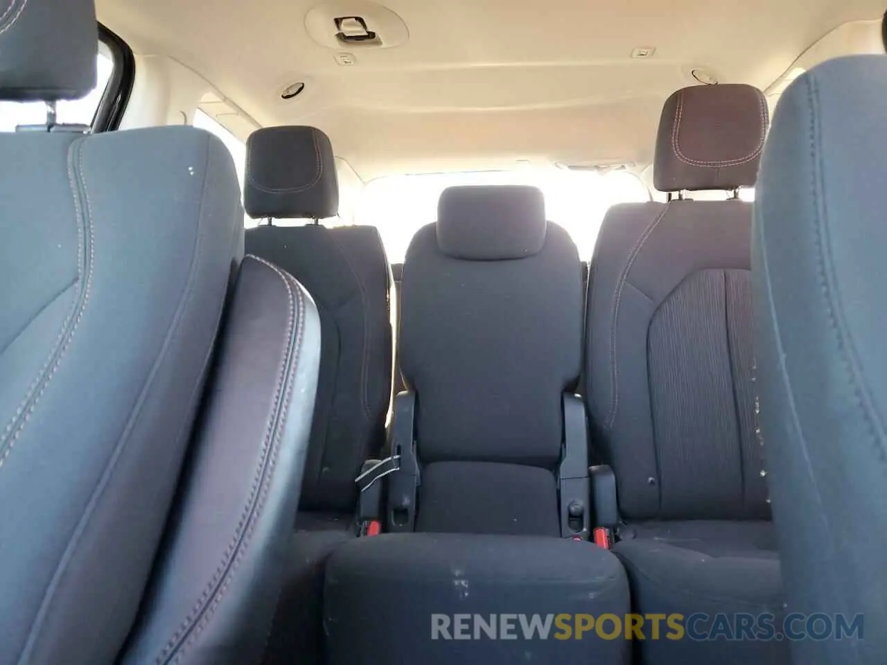 10 Фотография поврежденного автомобиля 2C4RC1FG8KR525471 CHRYSLER PACIFICA 2019