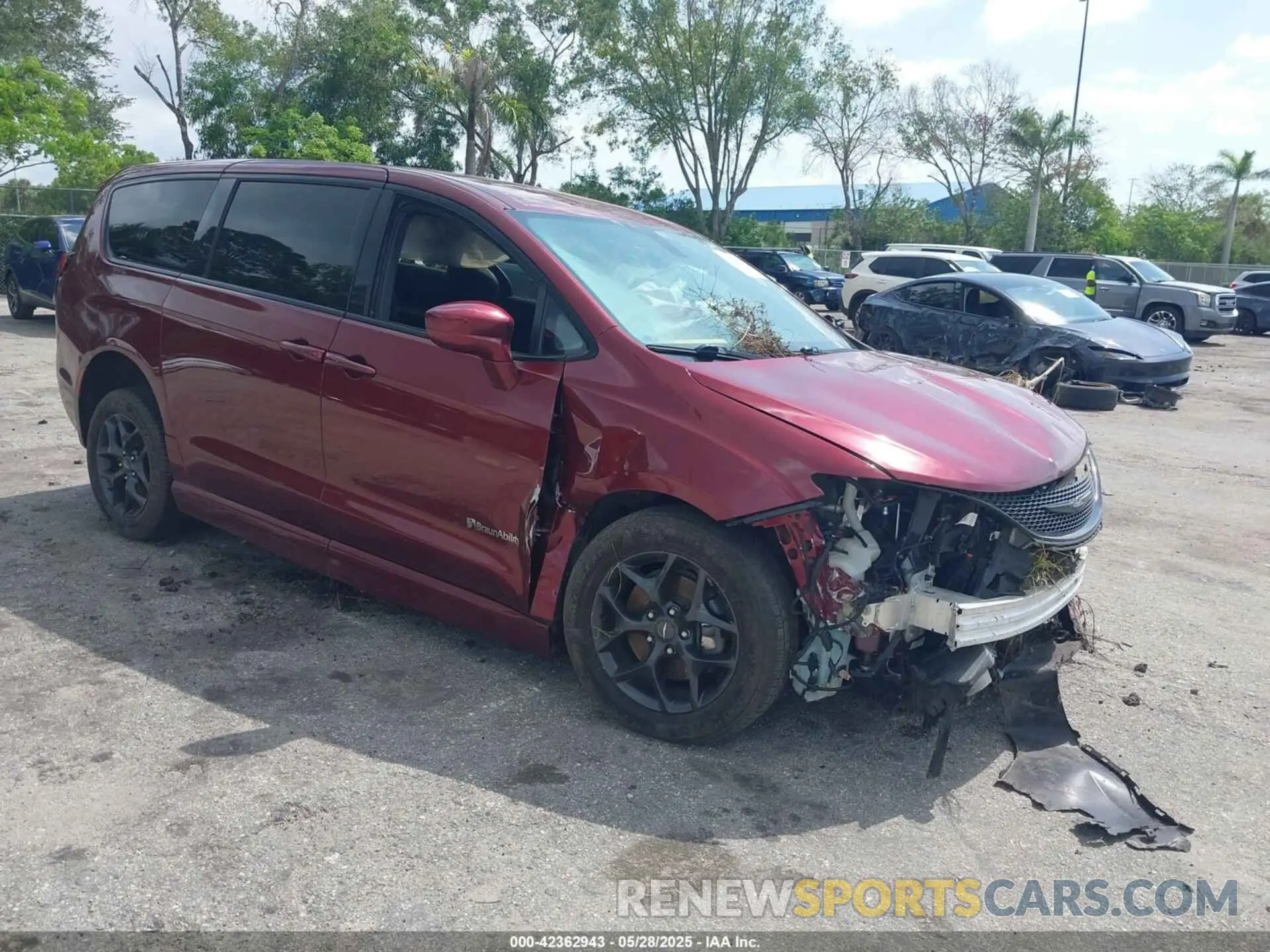 1 Photograph of a damaged car 2C4RC1FG8KR613842 CHRYSLER PACIFICA 2019