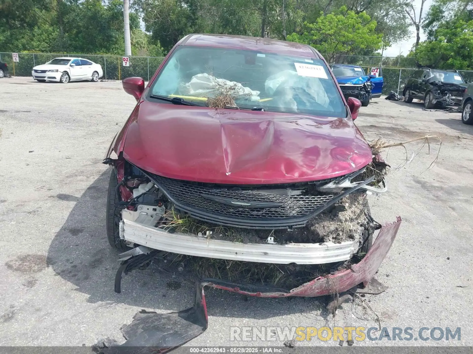 11 Photograph of a damaged car 2C4RC1FG8KR613842 CHRYSLER PACIFICA 2019