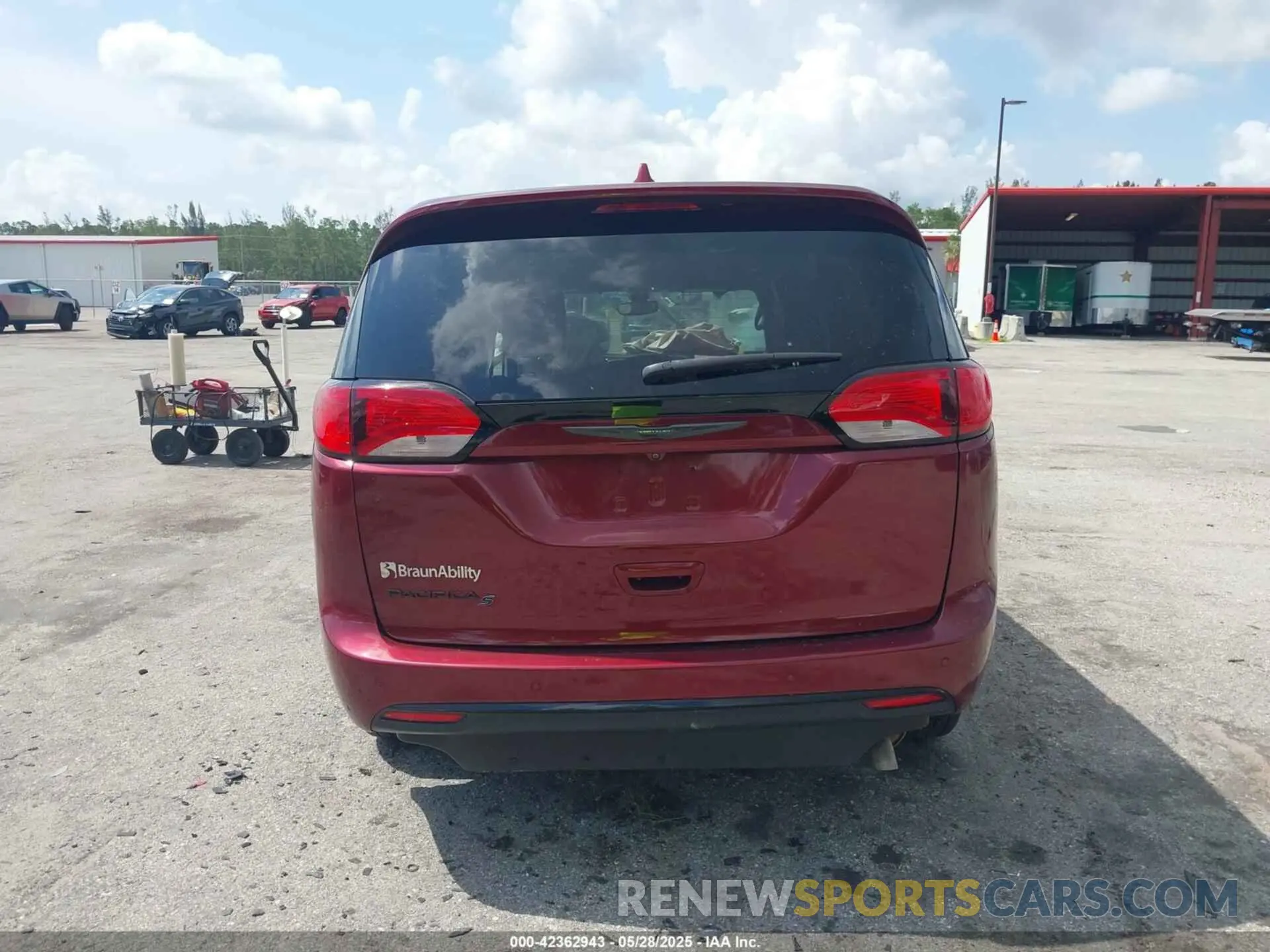 15 Photograph of a damaged car 2C4RC1FG8KR613842 CHRYSLER PACIFICA 2019