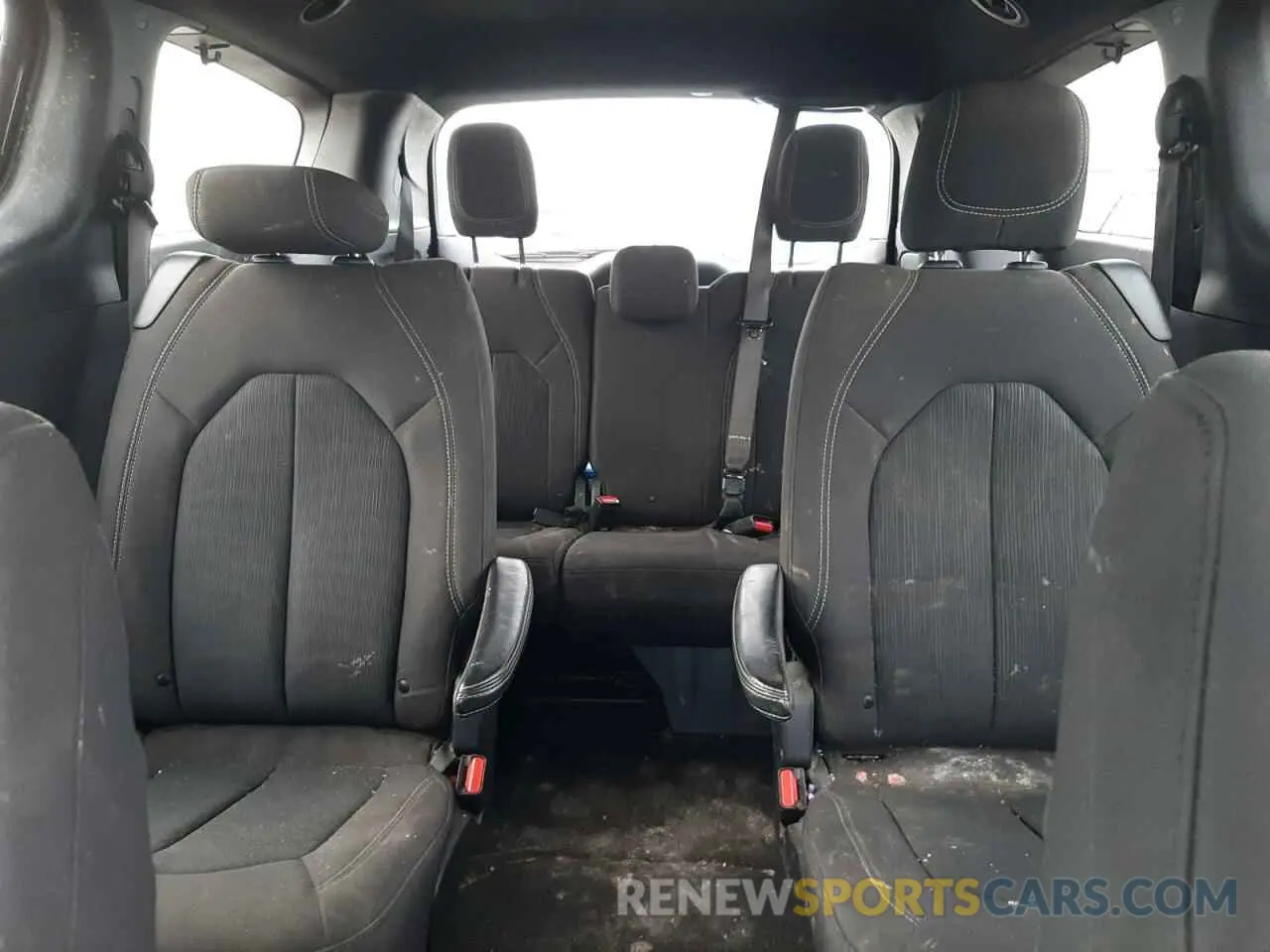 10 Photograph of a damaged car 2C4RC1FG8KR706179 CHRYSLER PACIFICA 2019