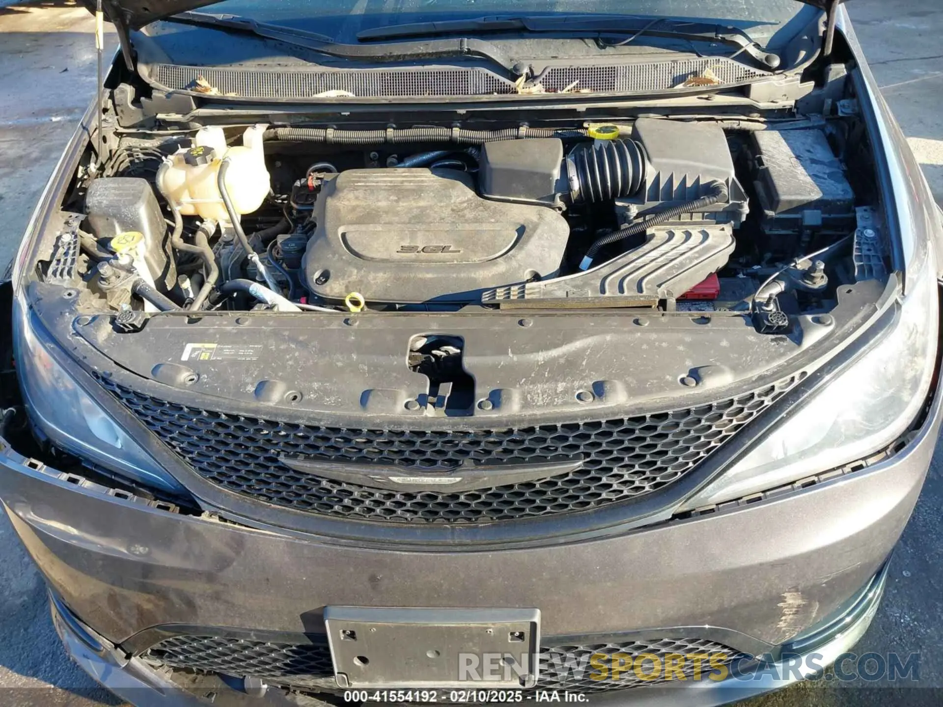 10 Photograph of a damaged car 2C4RC1FG9KR532140 CHRYSLER PACIFICA 2019