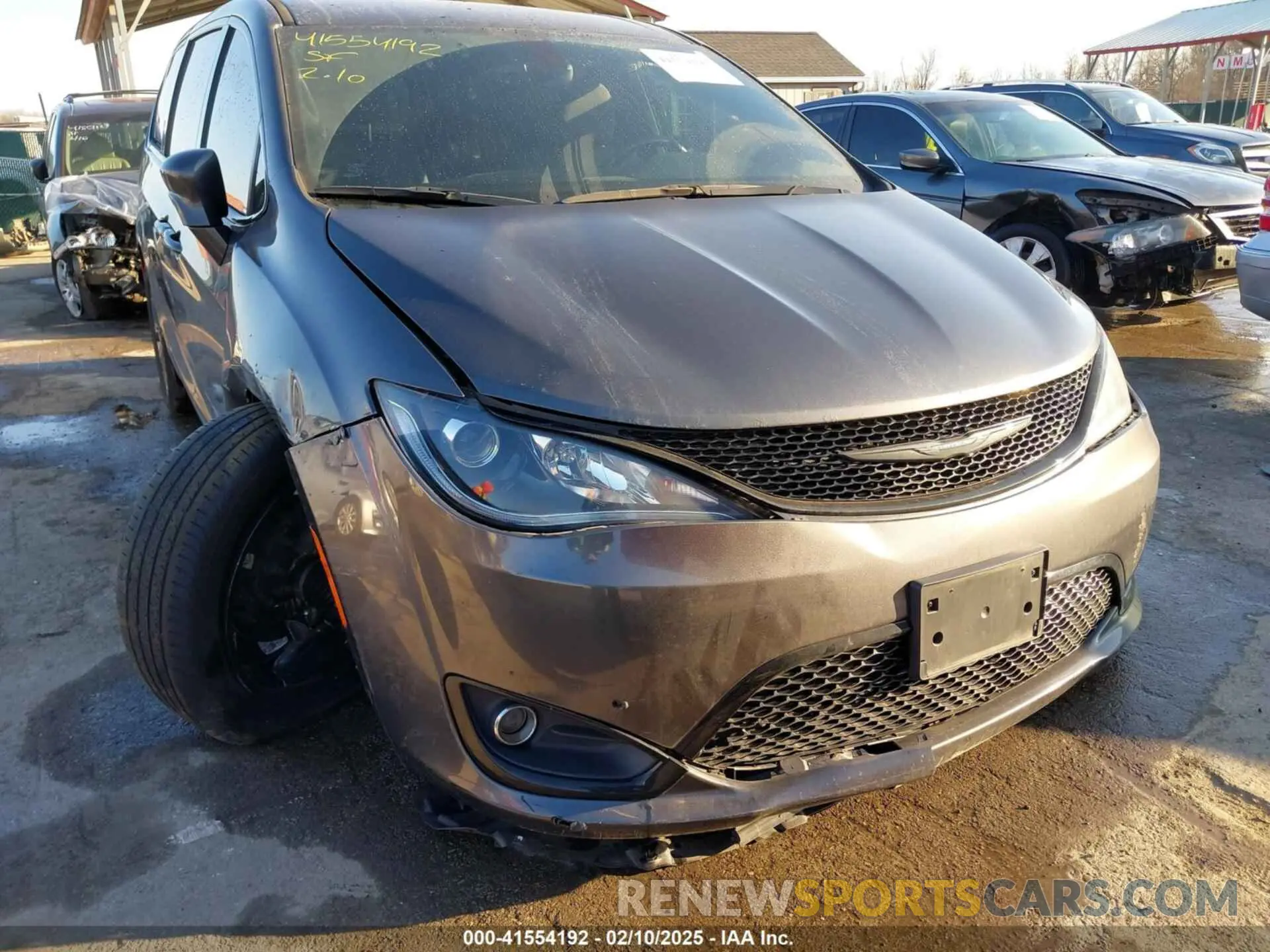 6 Photograph of a damaged car 2C4RC1FG9KR532140 CHRYSLER PACIFICA 2019