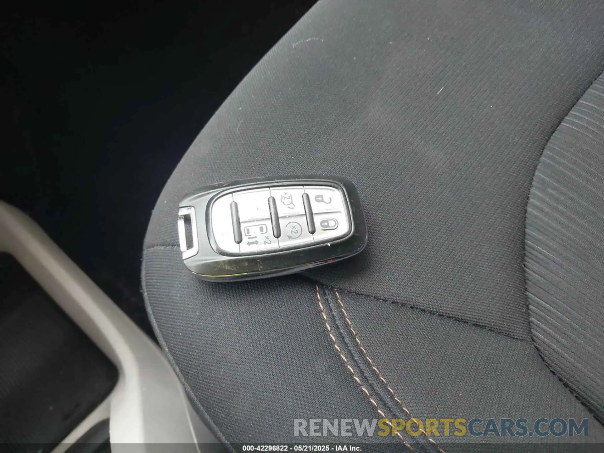 11 Фотография поврежденного автомобиля 2C4RC1FG9KR629550 CHRYSLER PACIFICA 2019