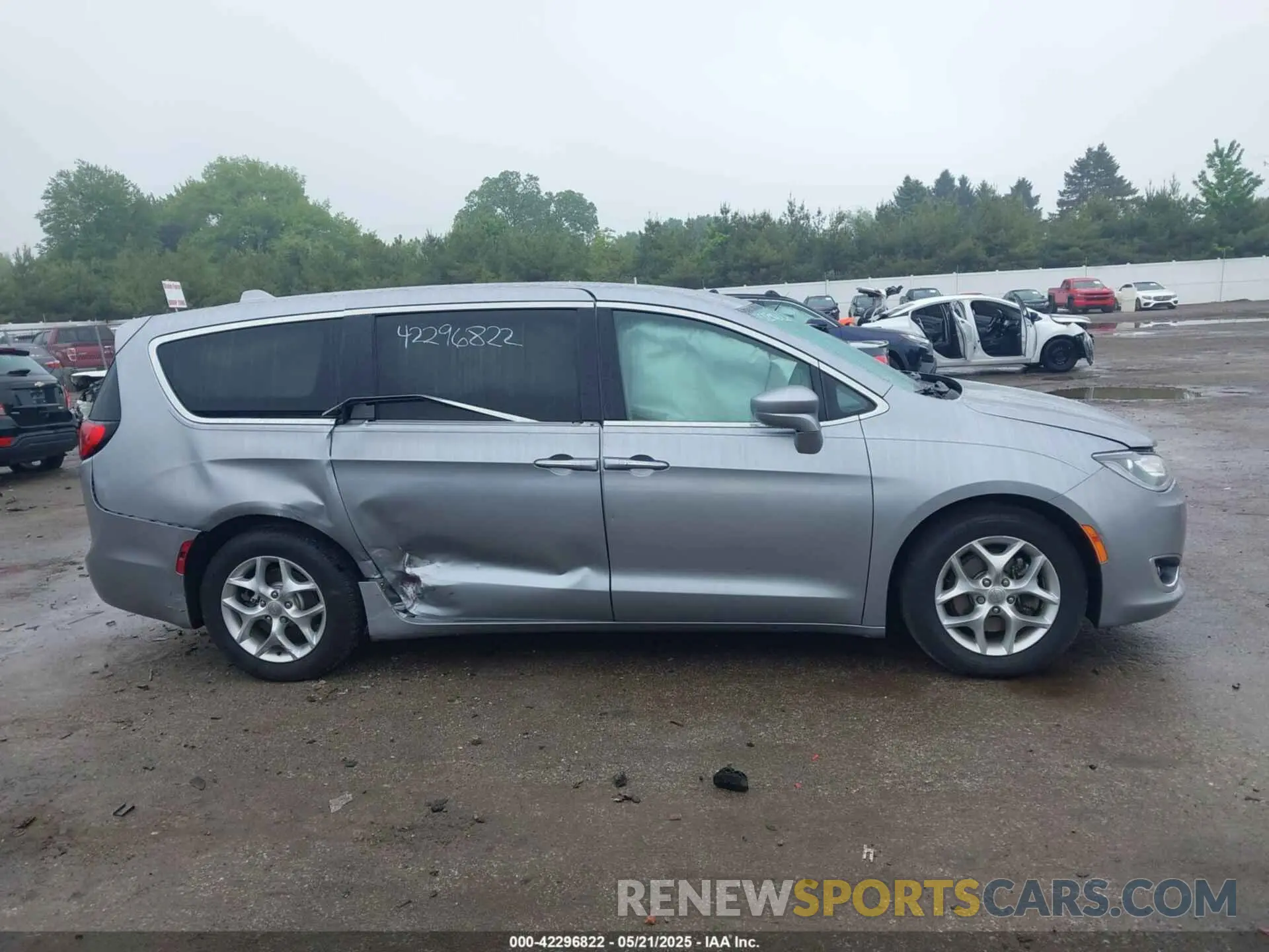 13 Фотография поврежденного автомобиля 2C4RC1FG9KR629550 CHRYSLER PACIFICA 2019