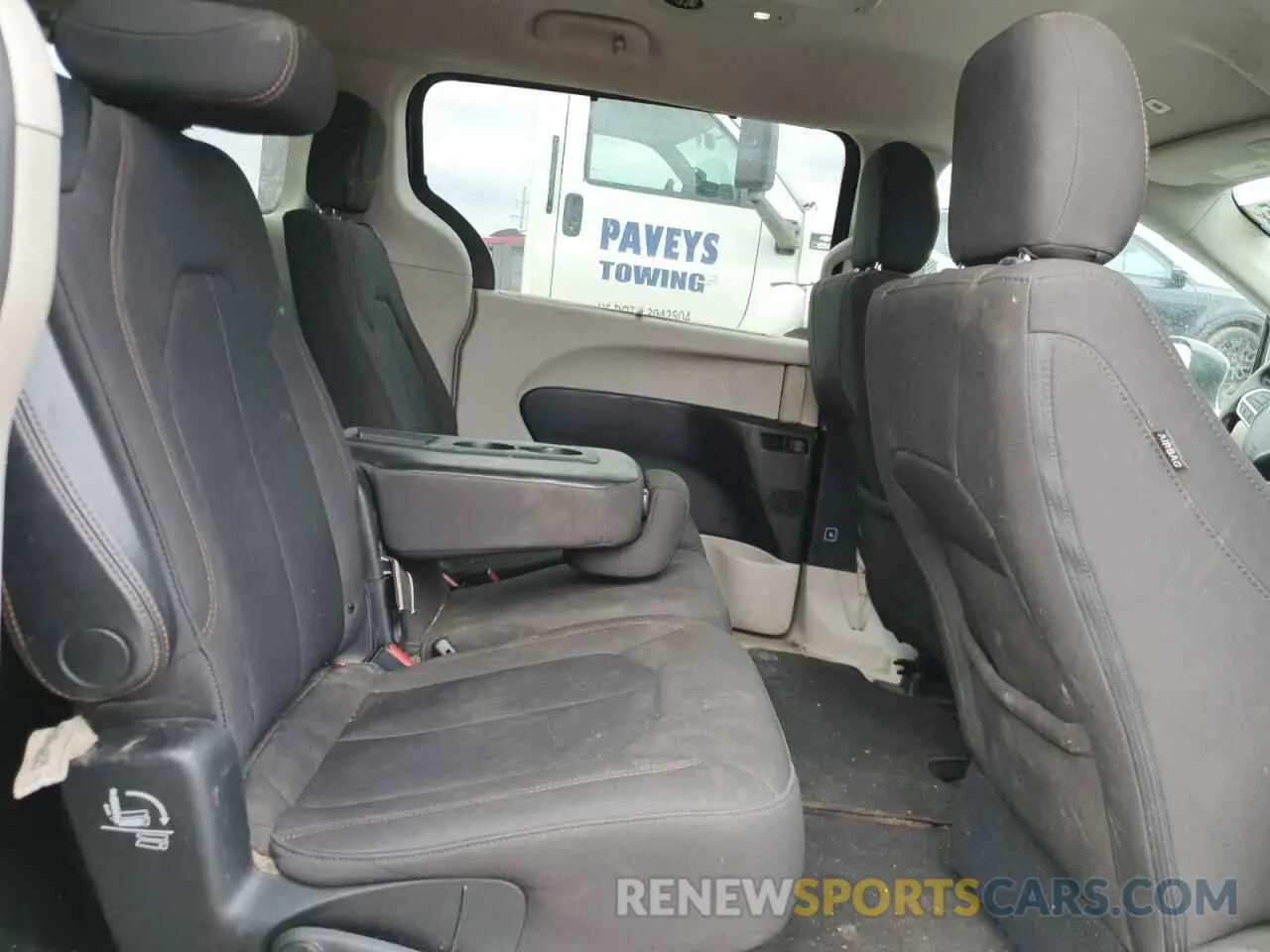 11 Photograph of a damaged car 2C4RC1FGXKR525472 CHRYSLER PACIFICA 2019