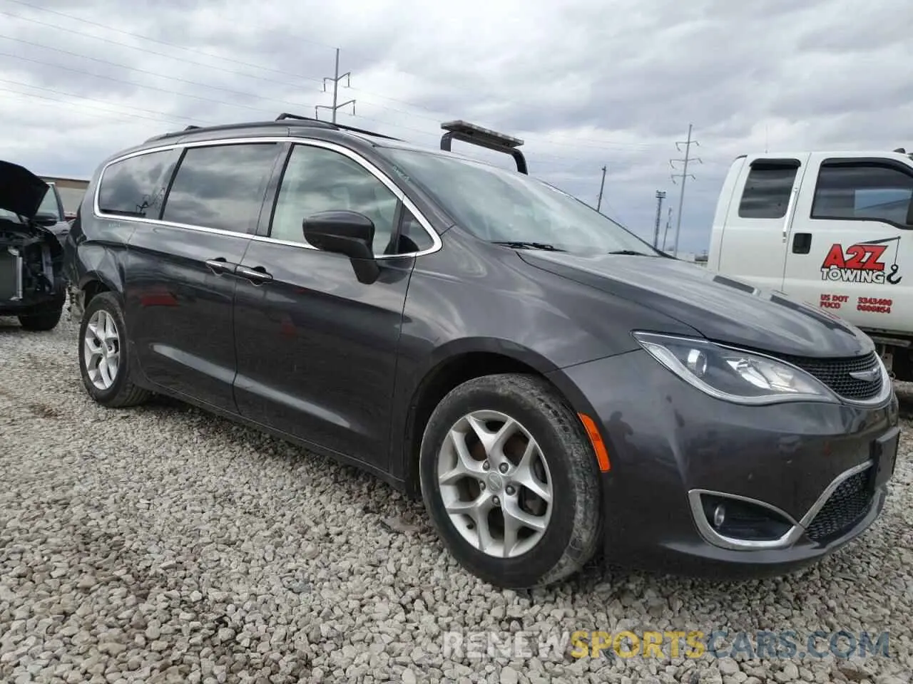 4 Photograph of a damaged car 2C4RC1FGXKR525472 CHRYSLER PACIFICA 2019