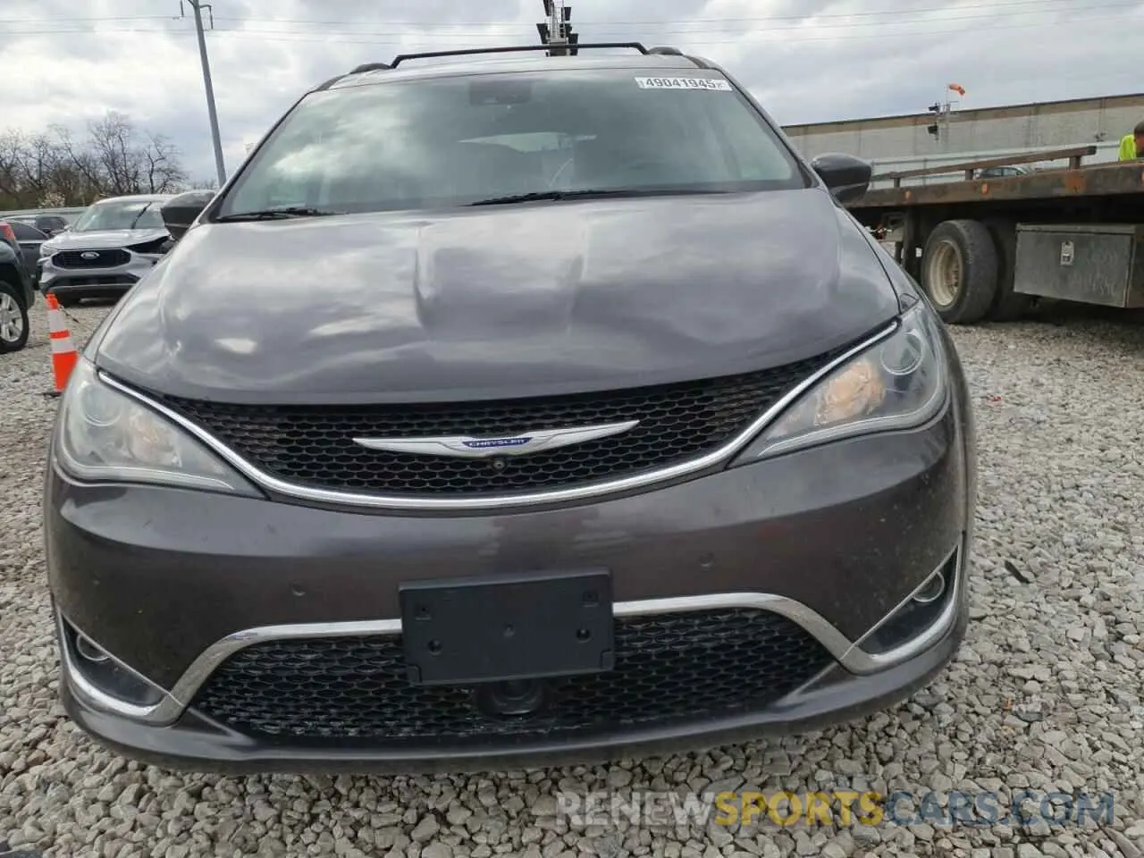 5 Photograph of a damaged car 2C4RC1FGXKR525472 CHRYSLER PACIFICA 2019