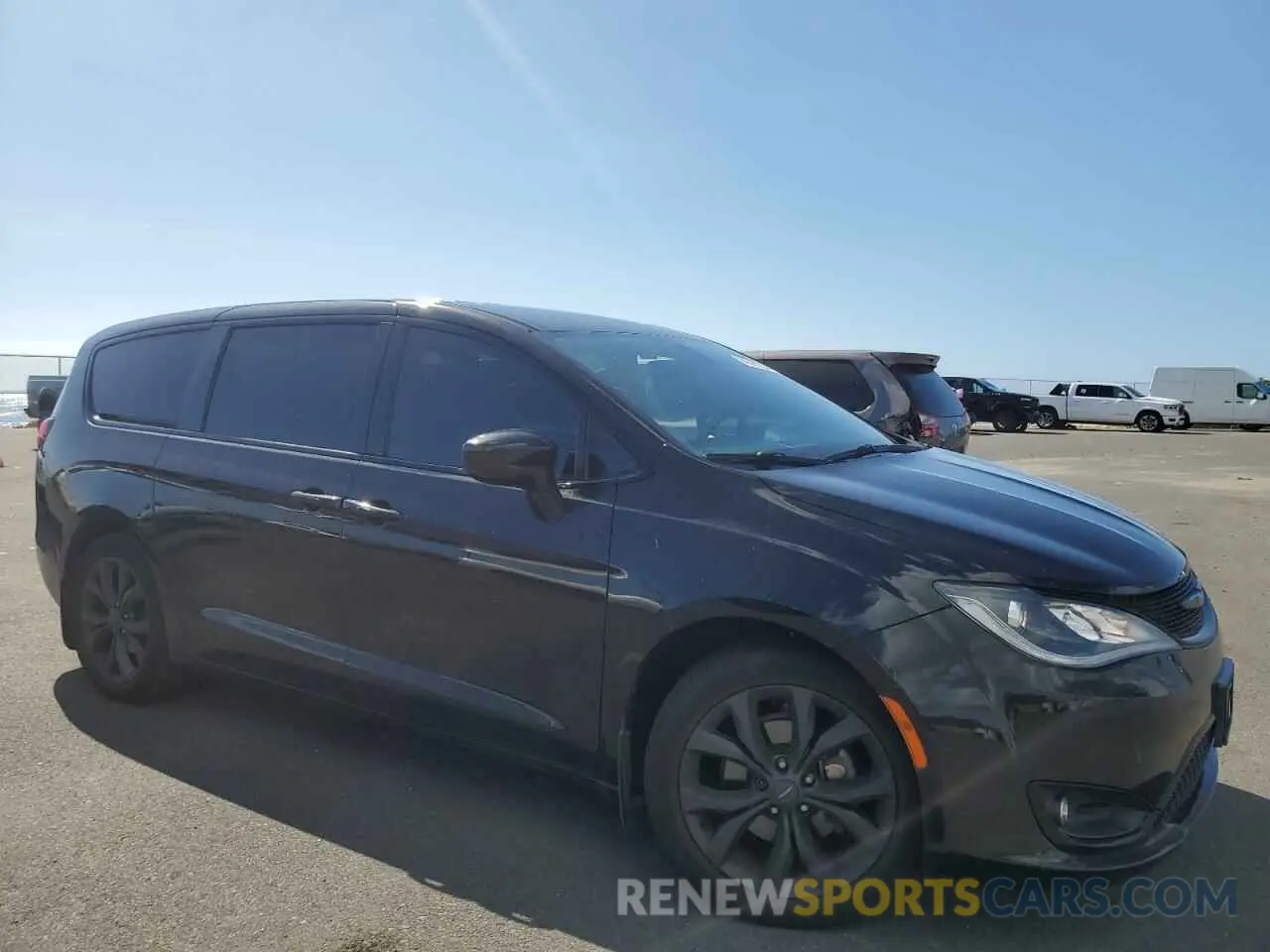 4 Photograph of a damaged car 2C4RC1FGXKR567351 CHRYSLER PACIFICA 2019