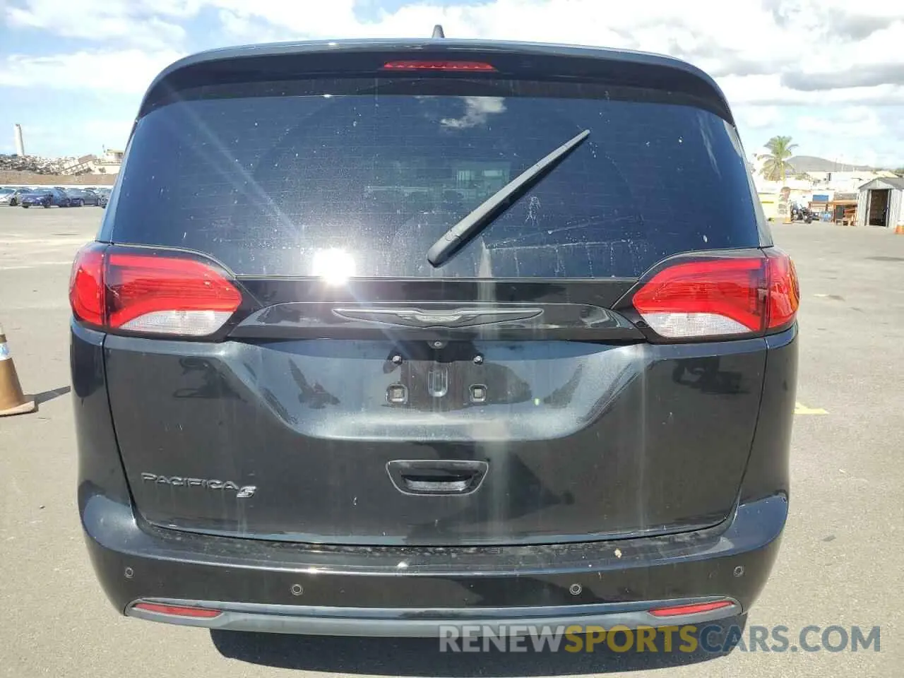6 Photograph of a damaged car 2C4RC1FGXKR567351 CHRYSLER PACIFICA 2019