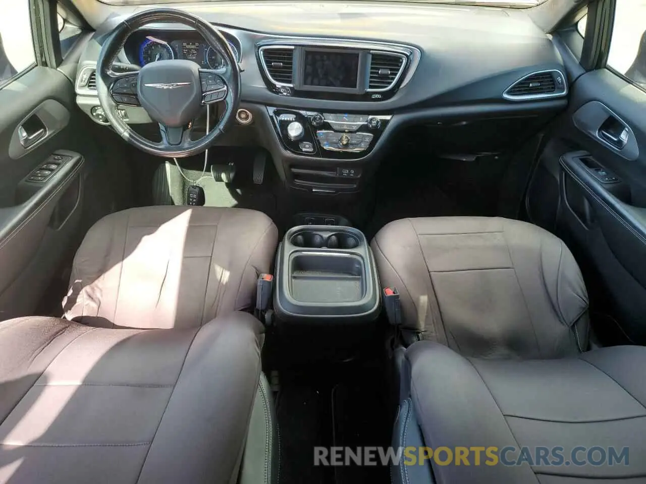 8 Photograph of a damaged car 2C4RC1FGXKR567351 CHRYSLER PACIFICA 2019