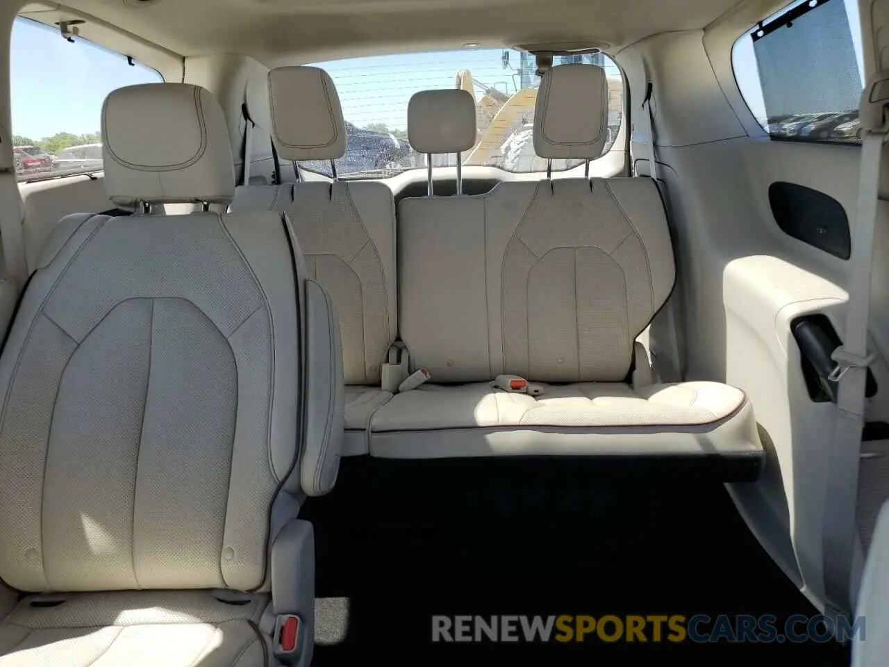 10 Photograph of a damaged car 2C4RC1GG1KR525567 CHRYSLER PACIFICA 2019