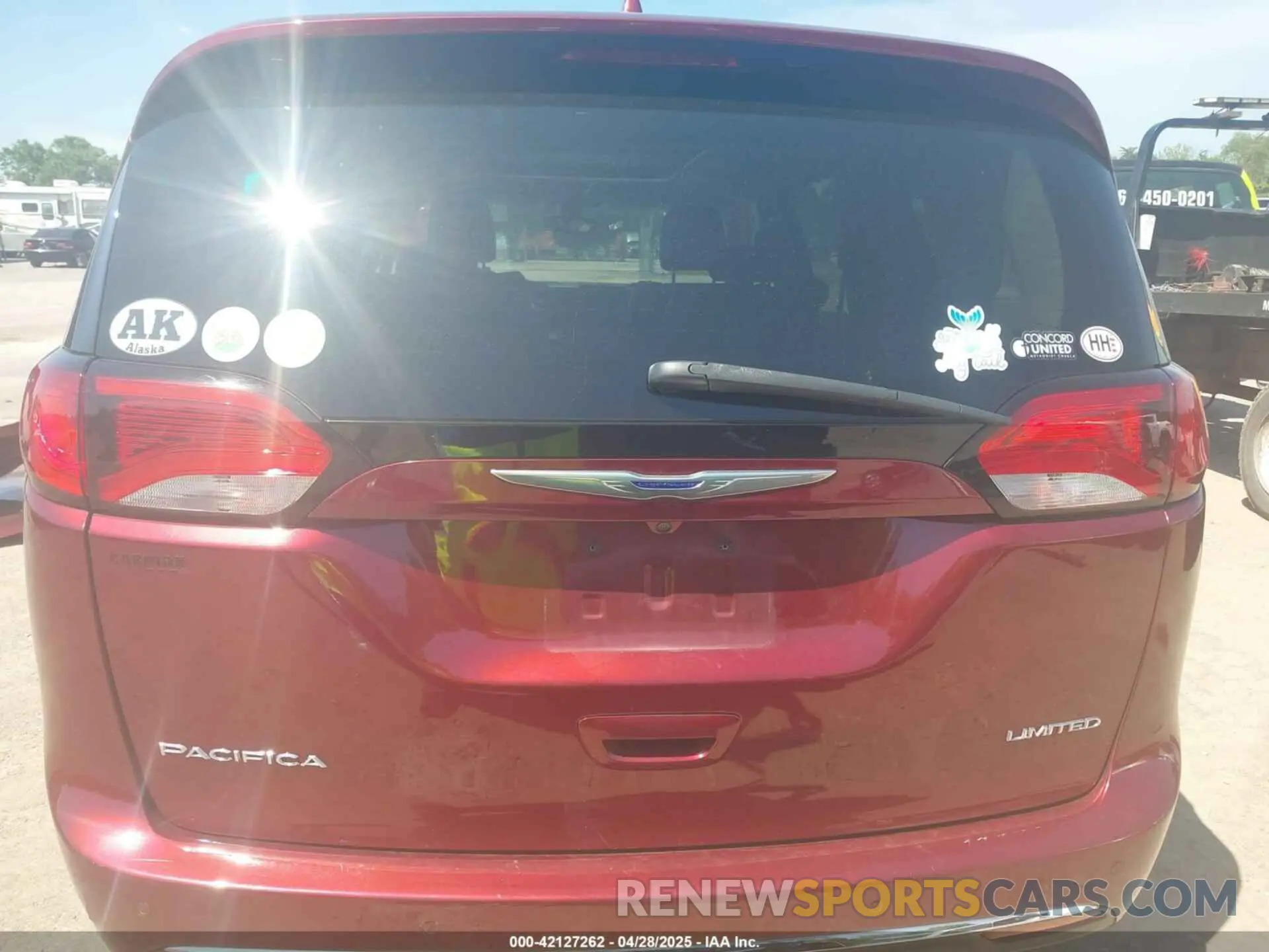 17 Photograph of a damaged car 2C4RC1GG1KR552218 CHRYSLER PACIFICA 2019