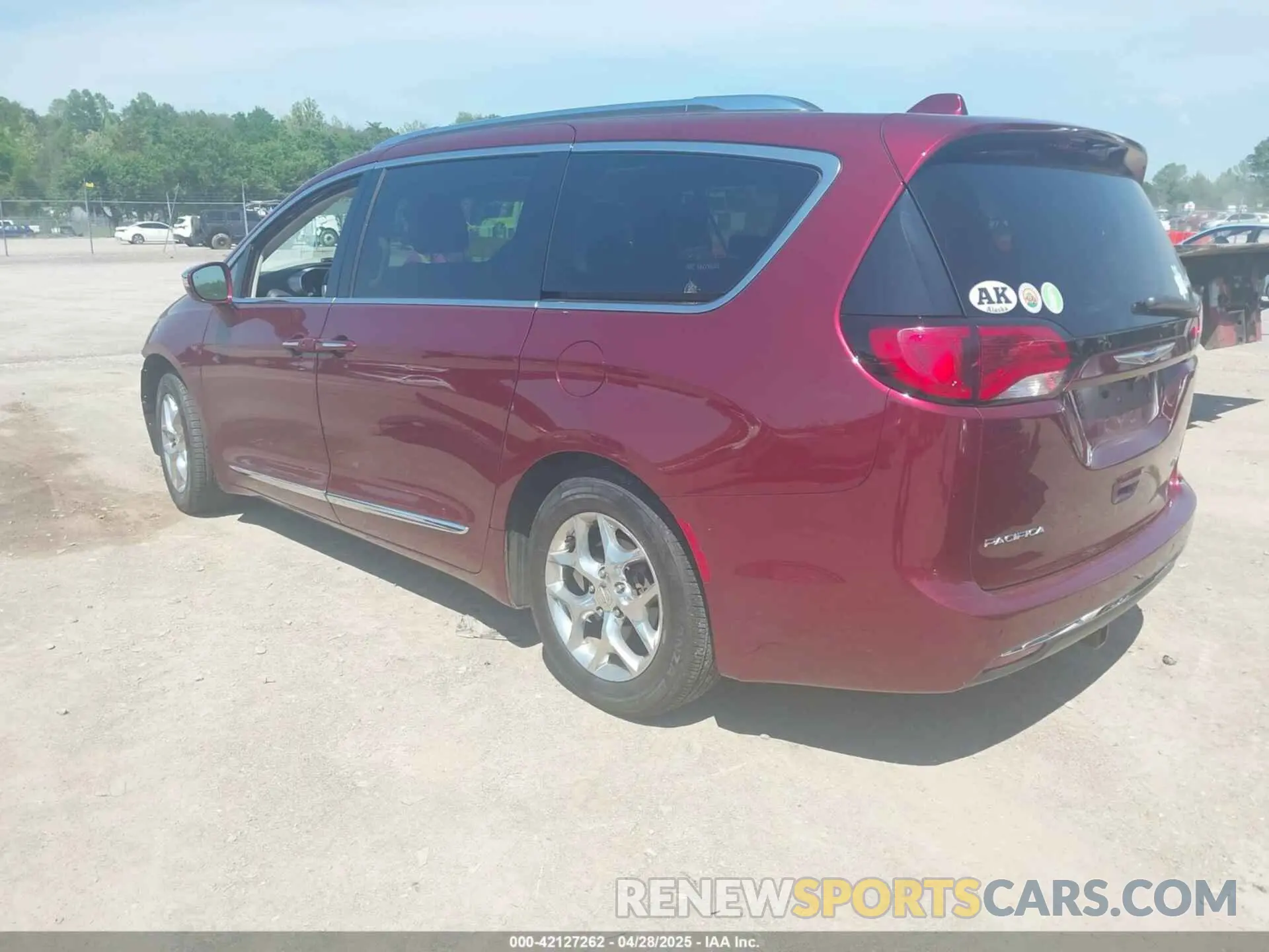 3 Photograph of a damaged car 2C4RC1GG1KR552218 CHRYSLER PACIFICA 2019
