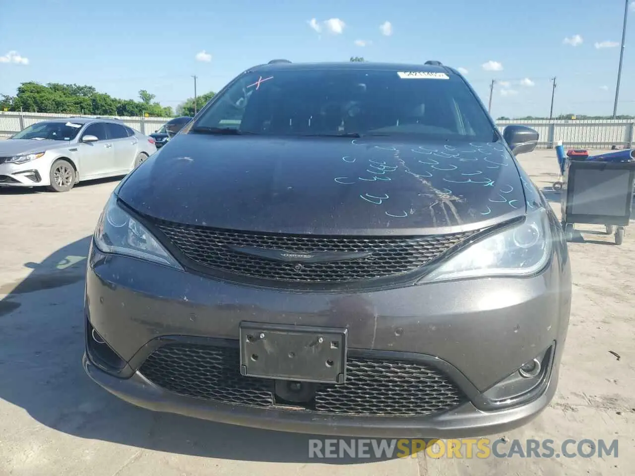 5 Photograph of a damaged car 2C4RC1GG1KR569455 CHRYSLER PACIFICA 2019