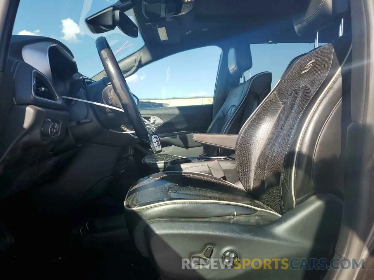 7 Photograph of a damaged car 2C4RC1GG1KR569455 CHRYSLER PACIFICA 2019