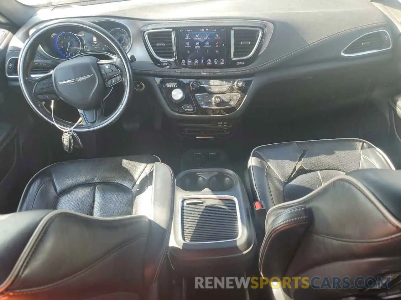 8 Photograph of a damaged car 2C4RC1GG1KR569455 CHRYSLER PACIFICA 2019