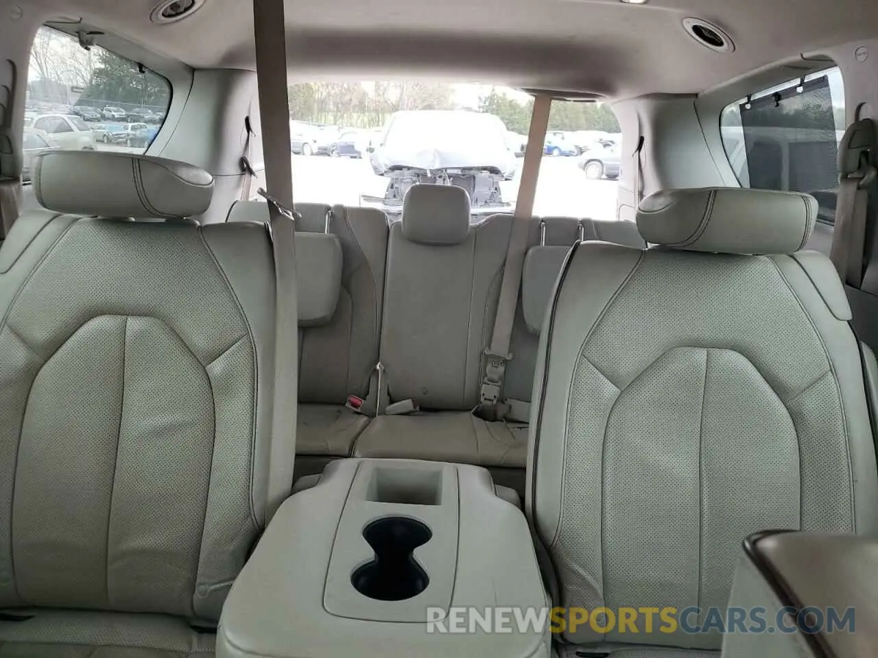 10 Photograph of a damaged car 2C4RC1GG1KR597630 CHRYSLER PACIFICA 2019