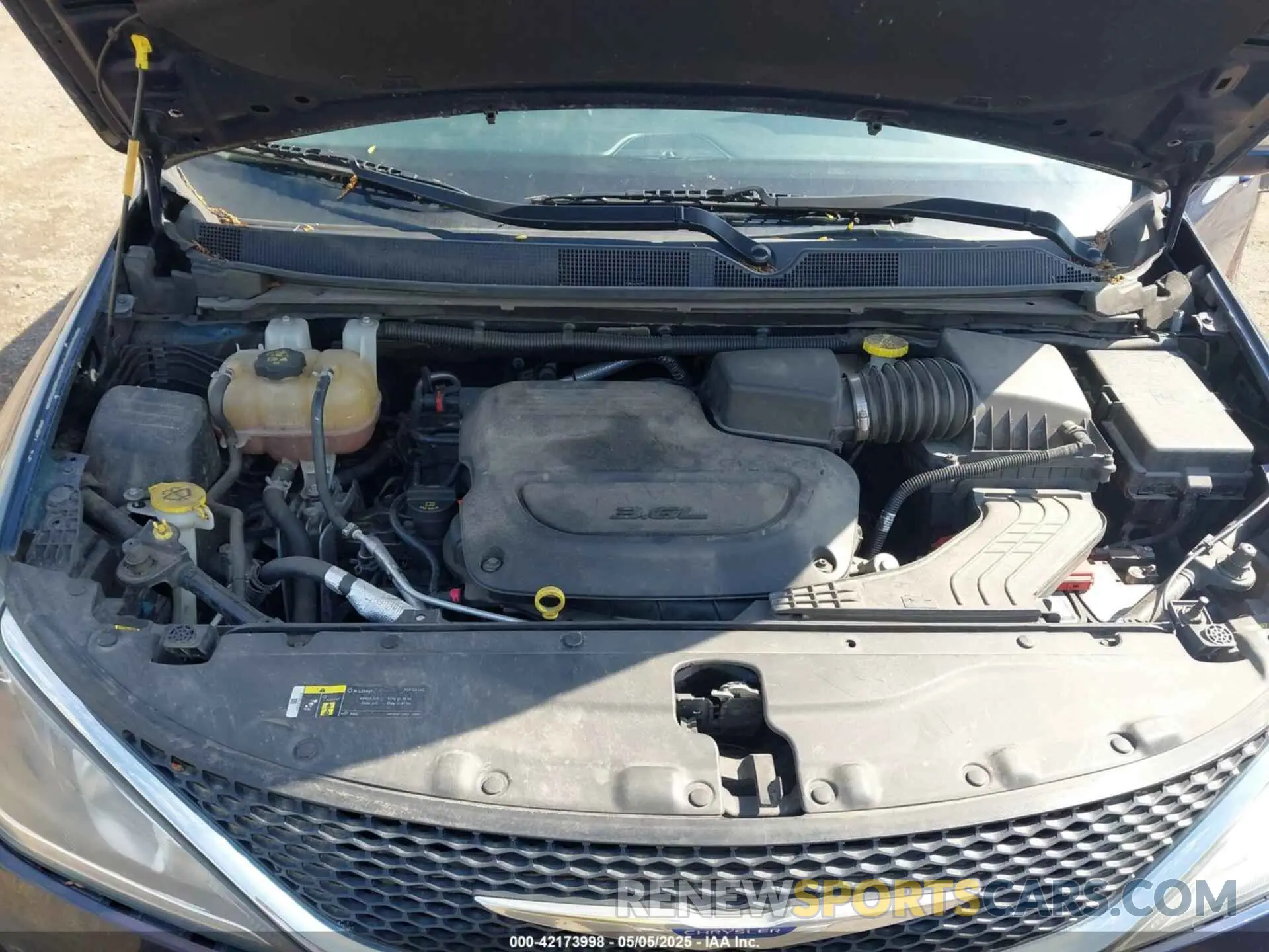 10 Photograph of a damaged car 2C4RC1GG2KR655440 CHRYSLER PACIFICA 2019