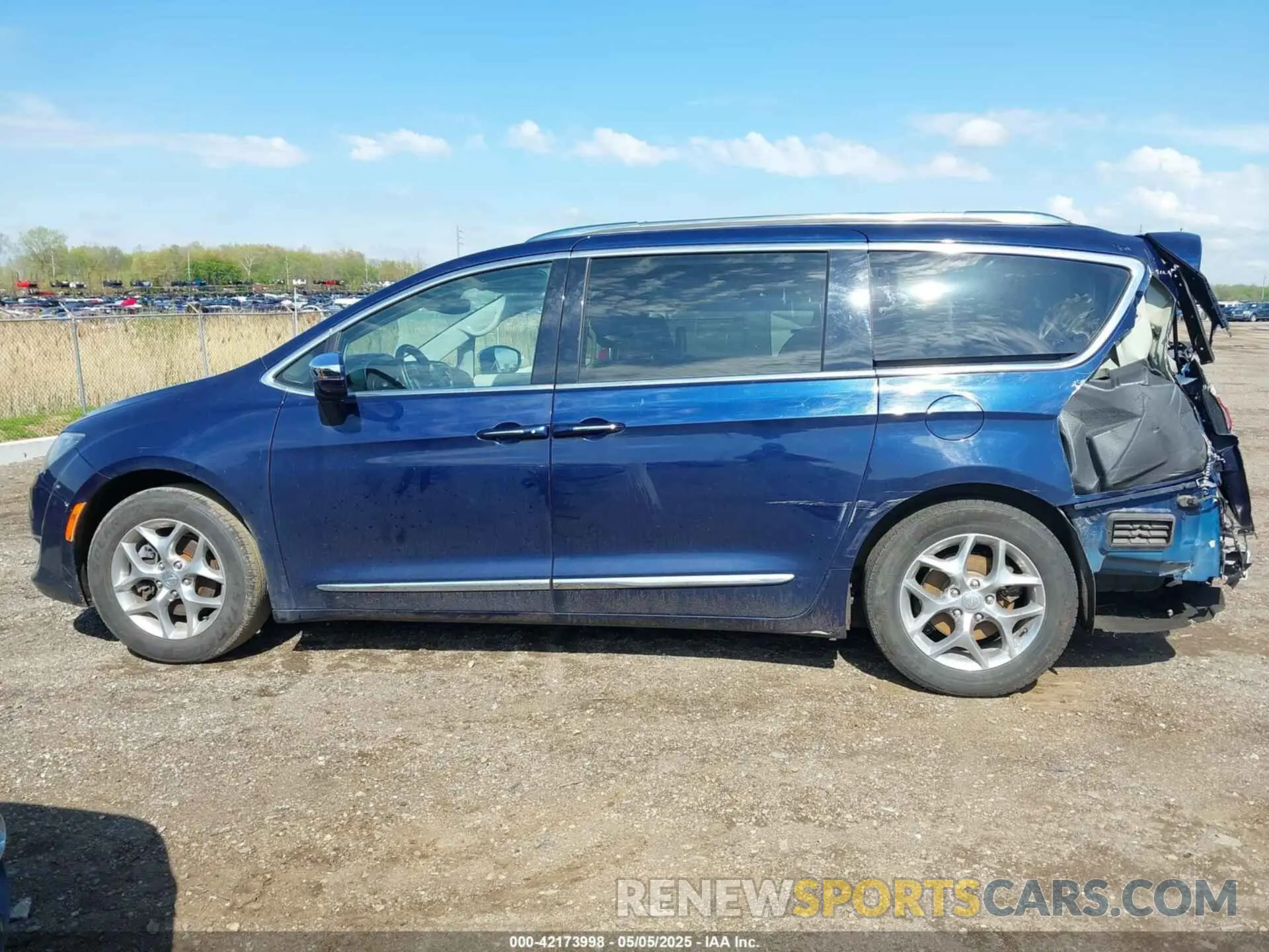 14 Photograph of a damaged car 2C4RC1GG2KR655440 CHRYSLER PACIFICA 2019