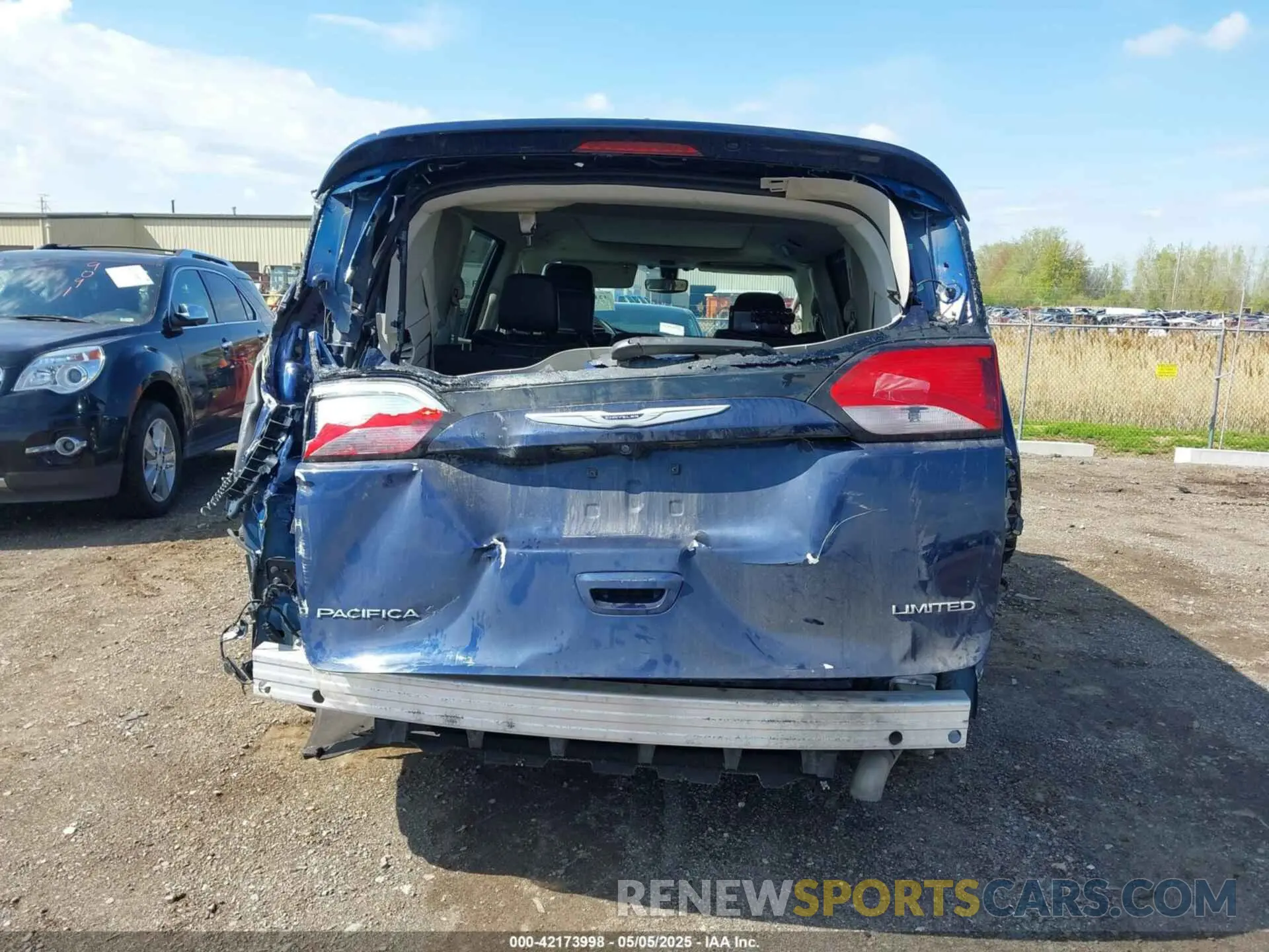 16 Photograph of a damaged car 2C4RC1GG2KR655440 CHRYSLER PACIFICA 2019