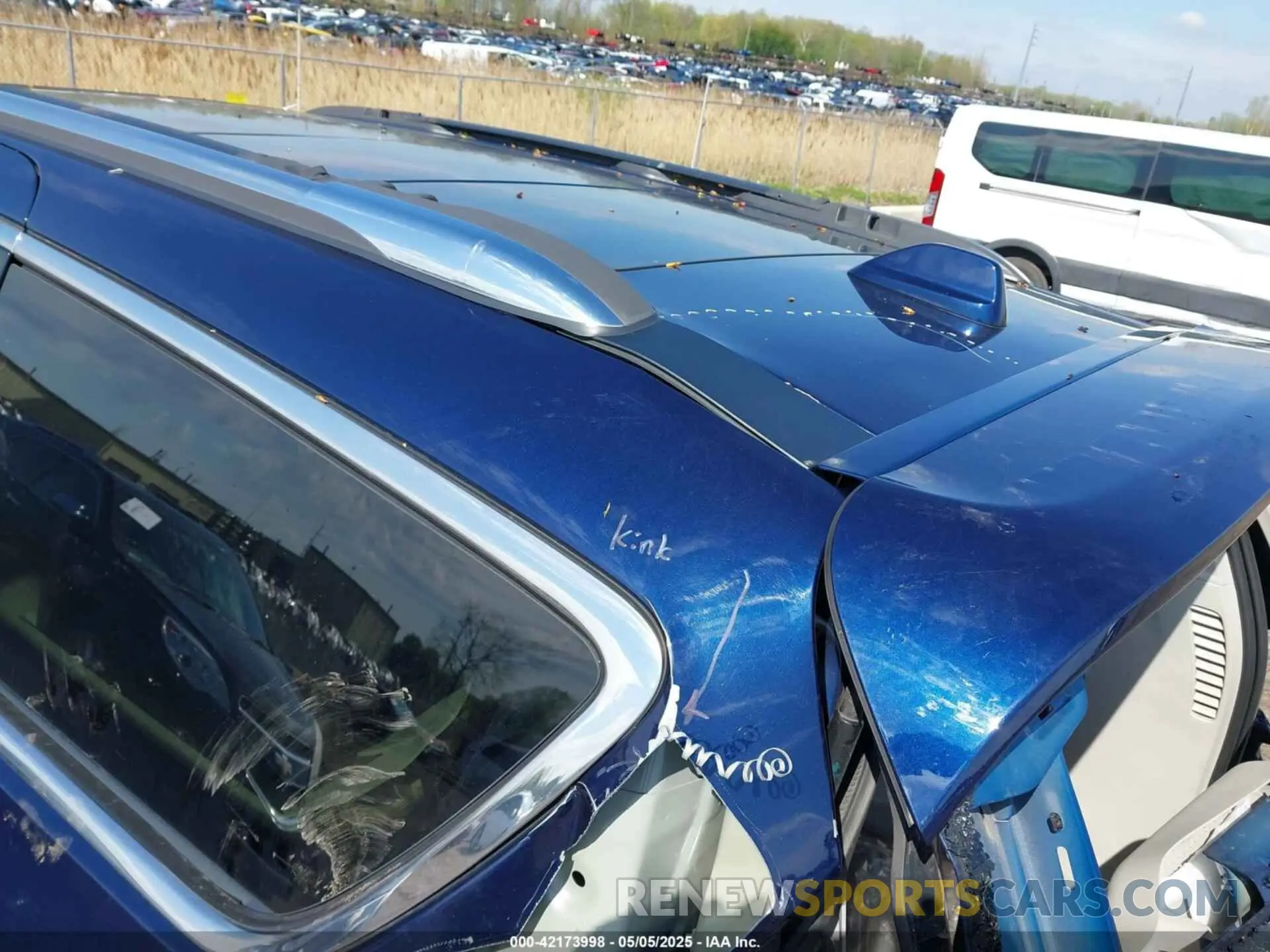 17 Photograph of a damaged car 2C4RC1GG2KR655440 CHRYSLER PACIFICA 2019