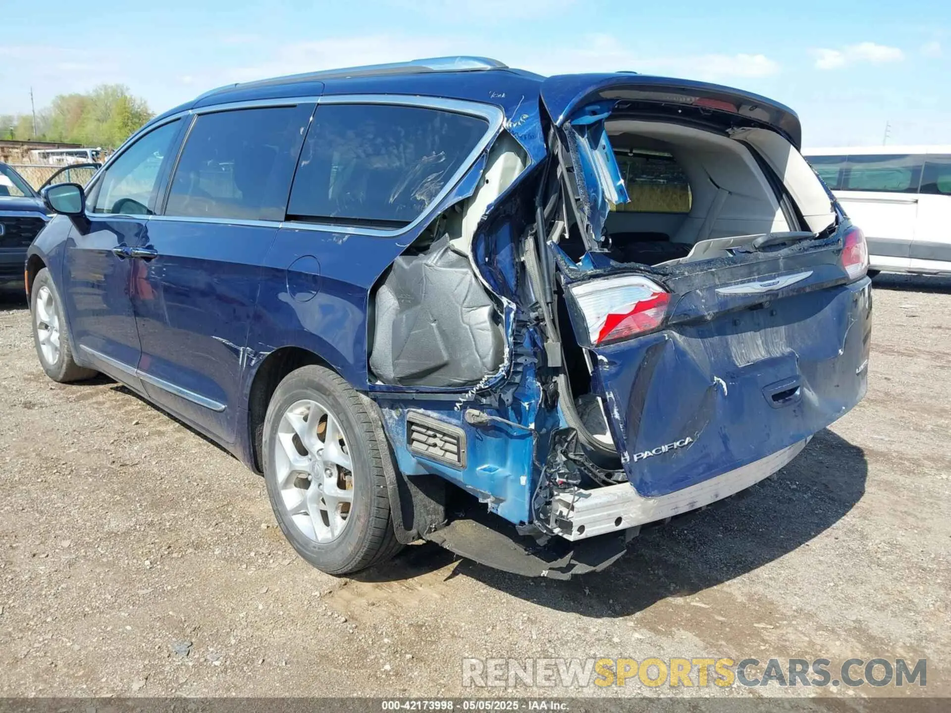 3 Photograph of a damaged car 2C4RC1GG2KR655440 CHRYSLER PACIFICA 2019