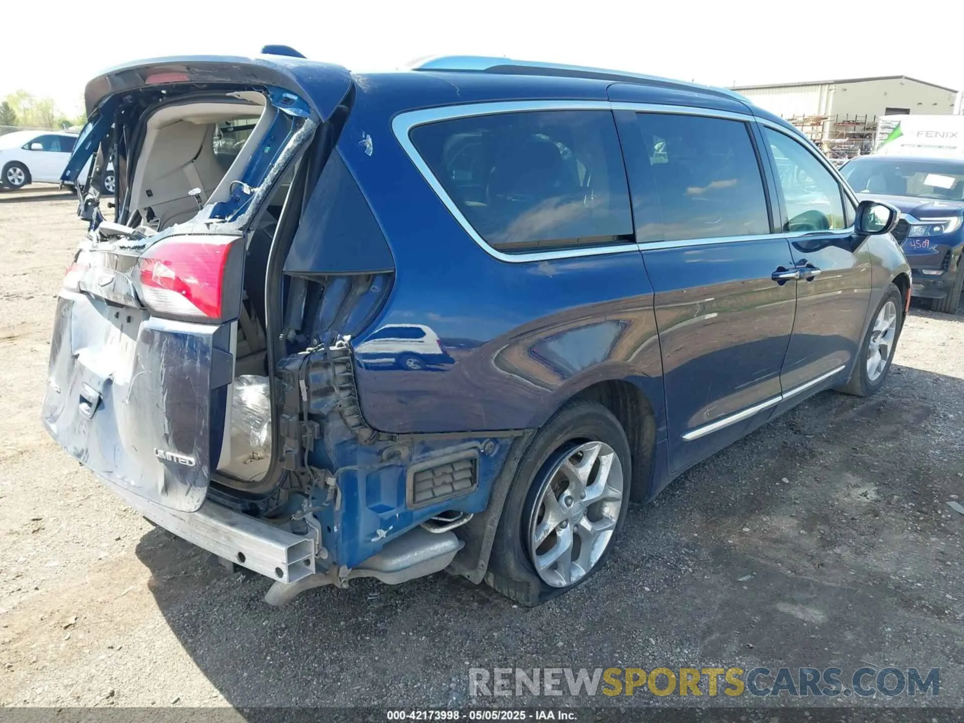 4 Photograph of a damaged car 2C4RC1GG2KR655440 CHRYSLER PACIFICA 2019
