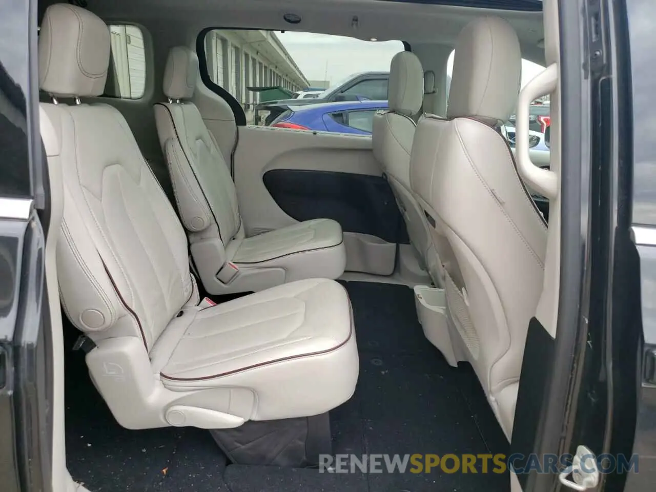 11 Photograph of a damaged car 2C4RC1GG4KR551743 CHRYSLER PACIFICA 2019