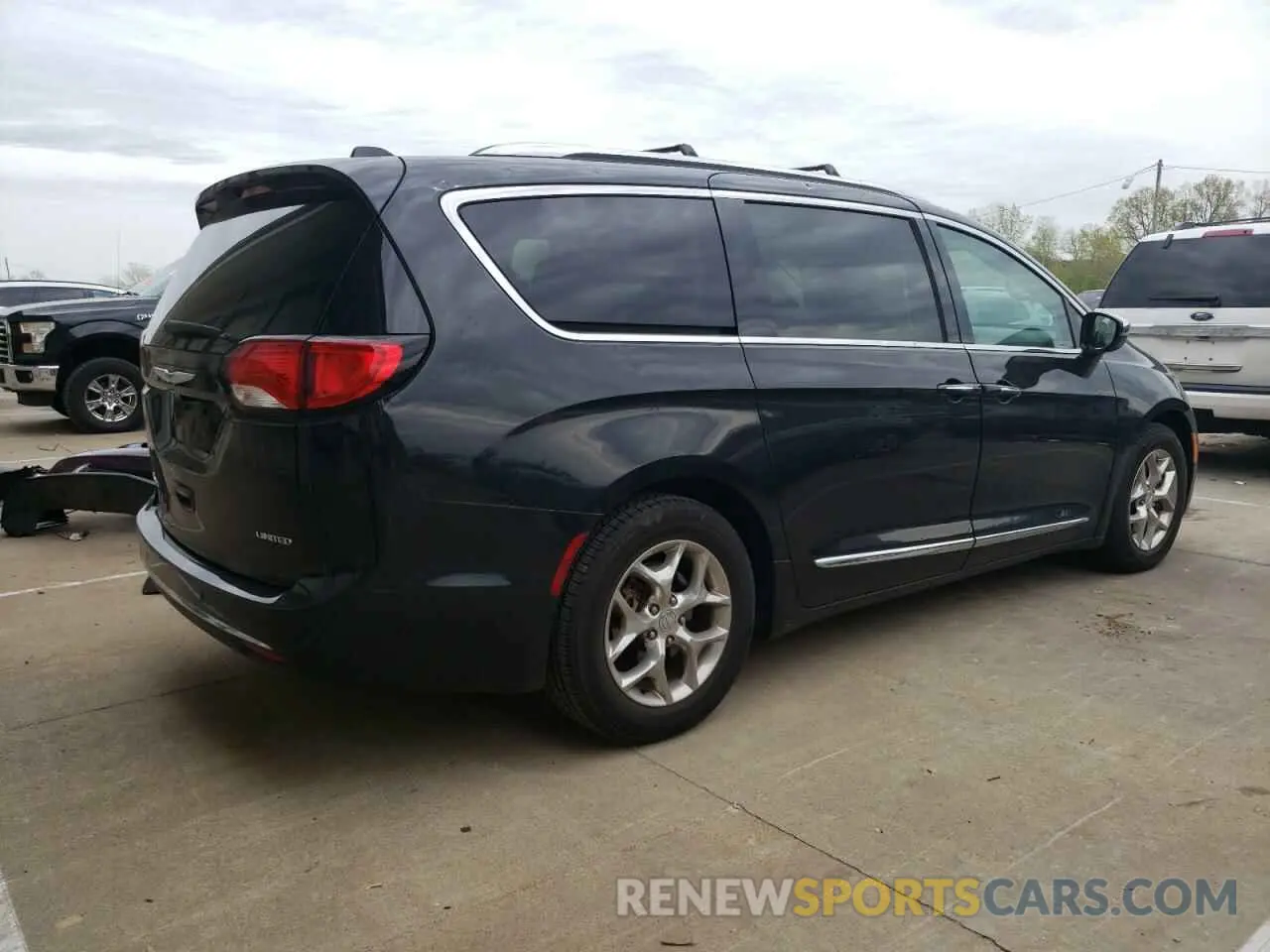 3 Photograph of a damaged car 2C4RC1GG4KR551743 CHRYSLER PACIFICA 2019