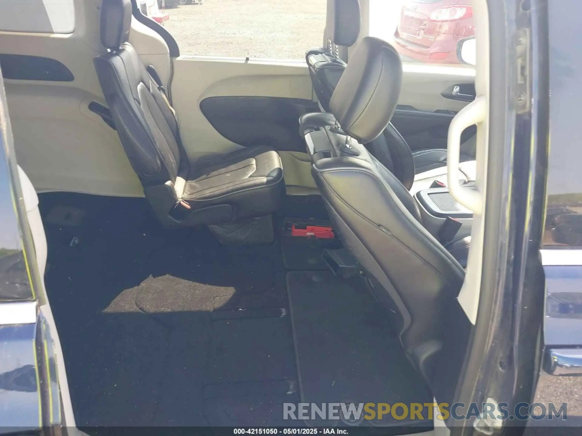 8 Photograph of a damaged car 2C4RC1GG4KR644178 CHRYSLER PACIFICA 2019