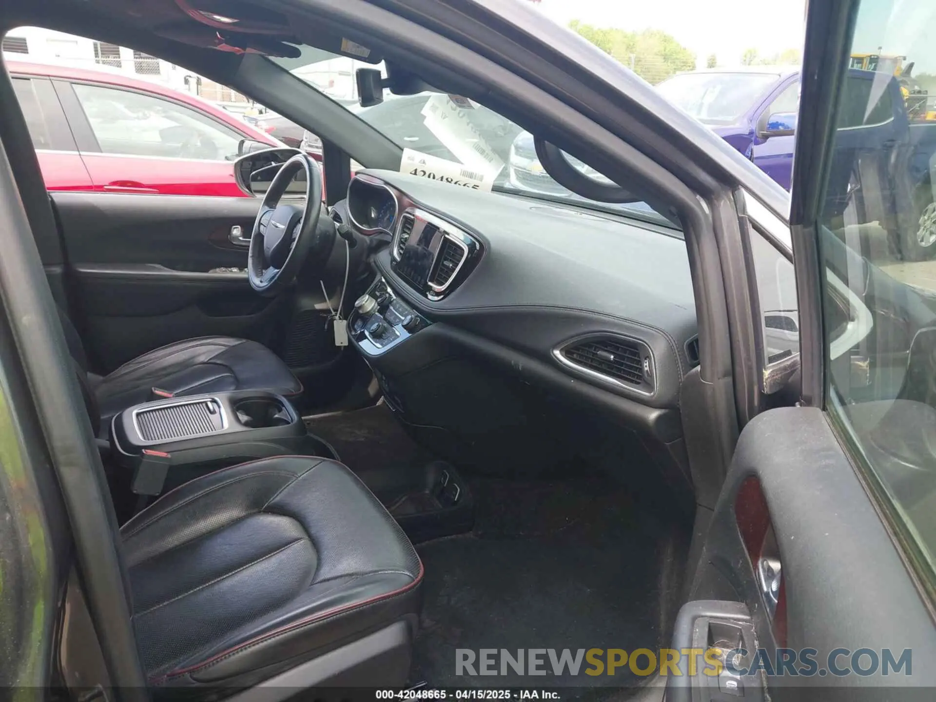 5 Photograph of a damaged car 2C4RC1GG4KR746211 CHRYSLER PACIFICA 2019