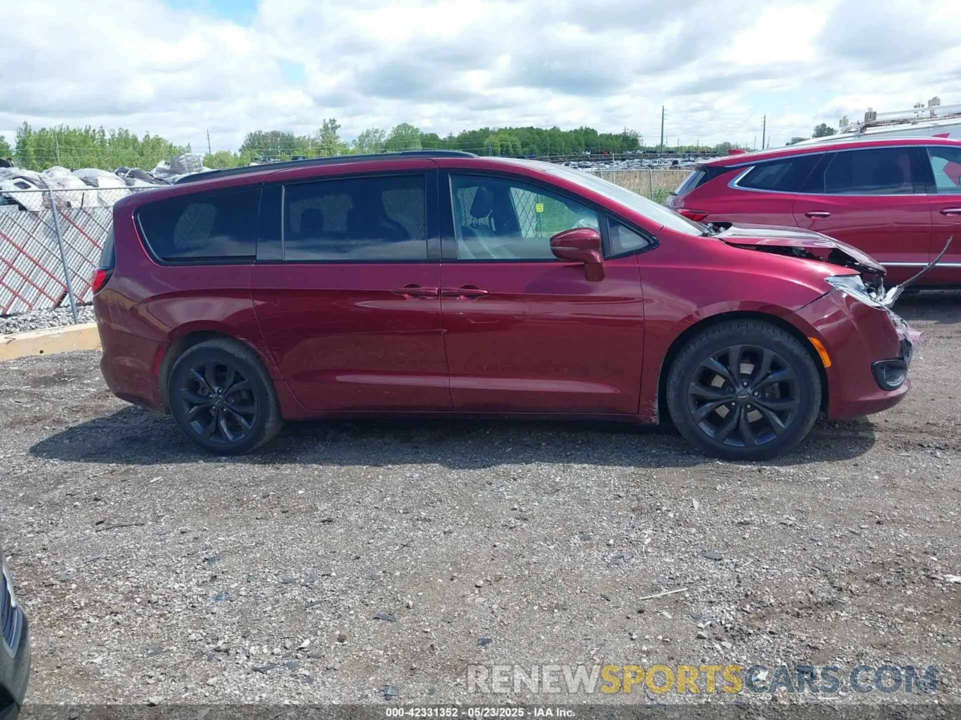 13 Фотография поврежденного автомобиля 2C4RC1GG5KR652497 CHRYSLER PACIFICA 2019
