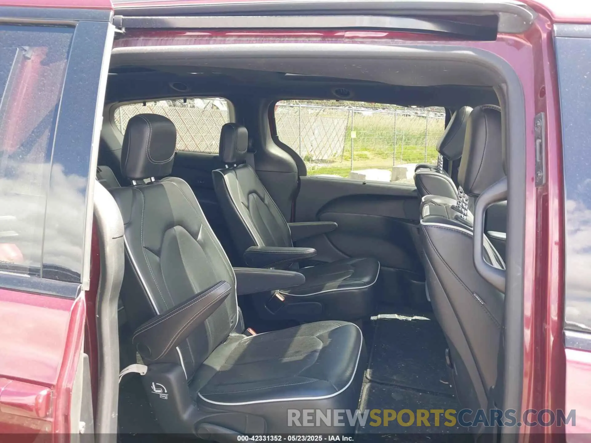 8 Фотография поврежденного автомобиля 2C4RC1GG5KR652497 CHRYSLER PACIFICA 2019